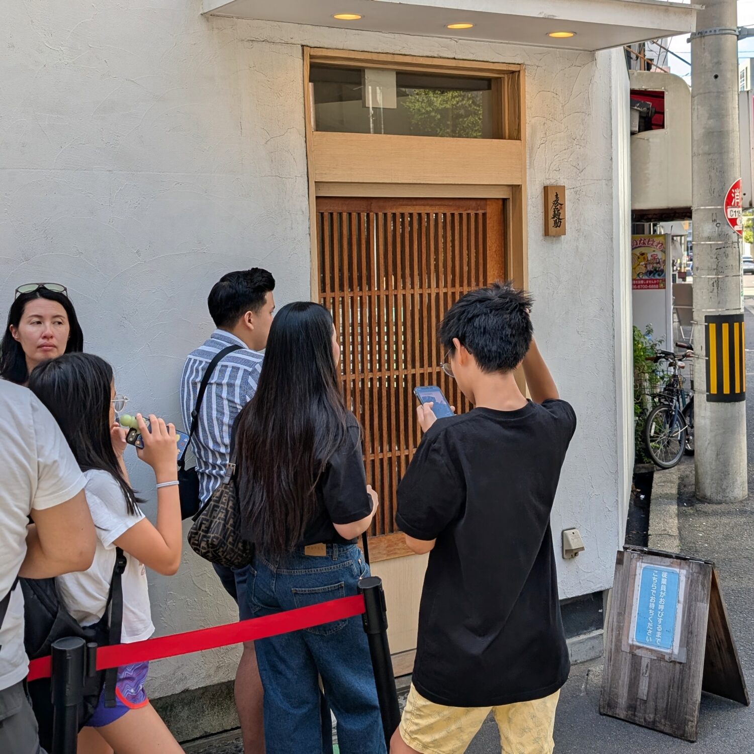 Mugi to Mensuke Exterior