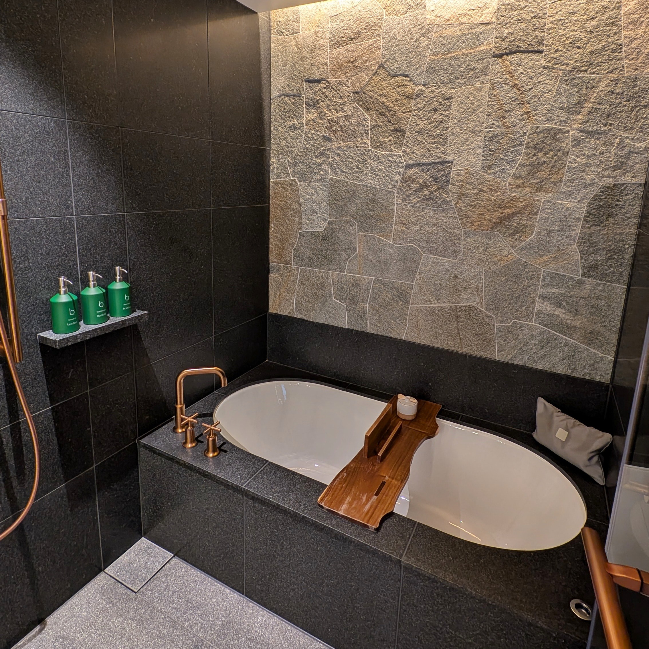 Patina Osaka Deluxe Room King Osaka Castle View Bathroom Bathtub