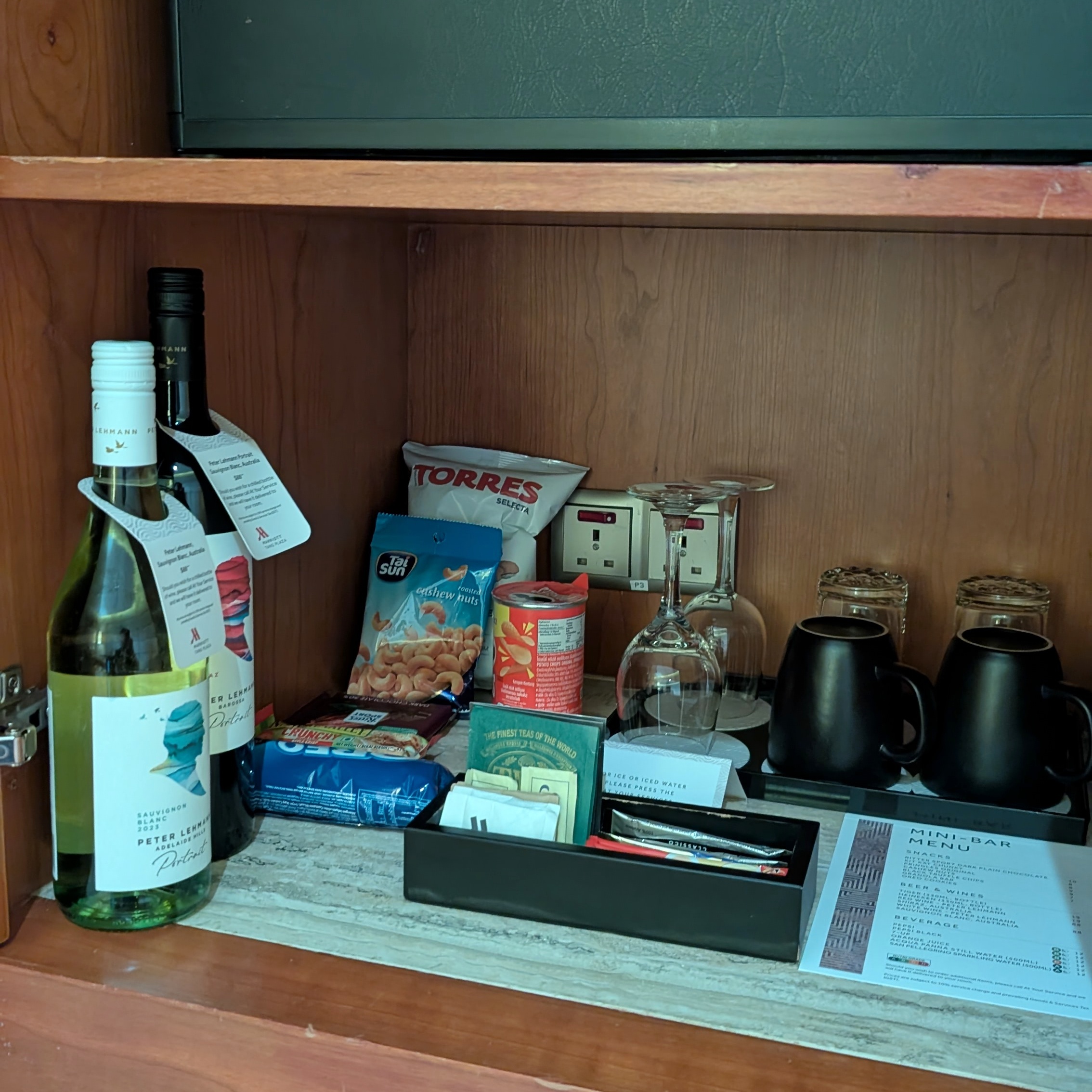 Singapore Marriott Tang Plaza Hotel Premier Suite Minibar