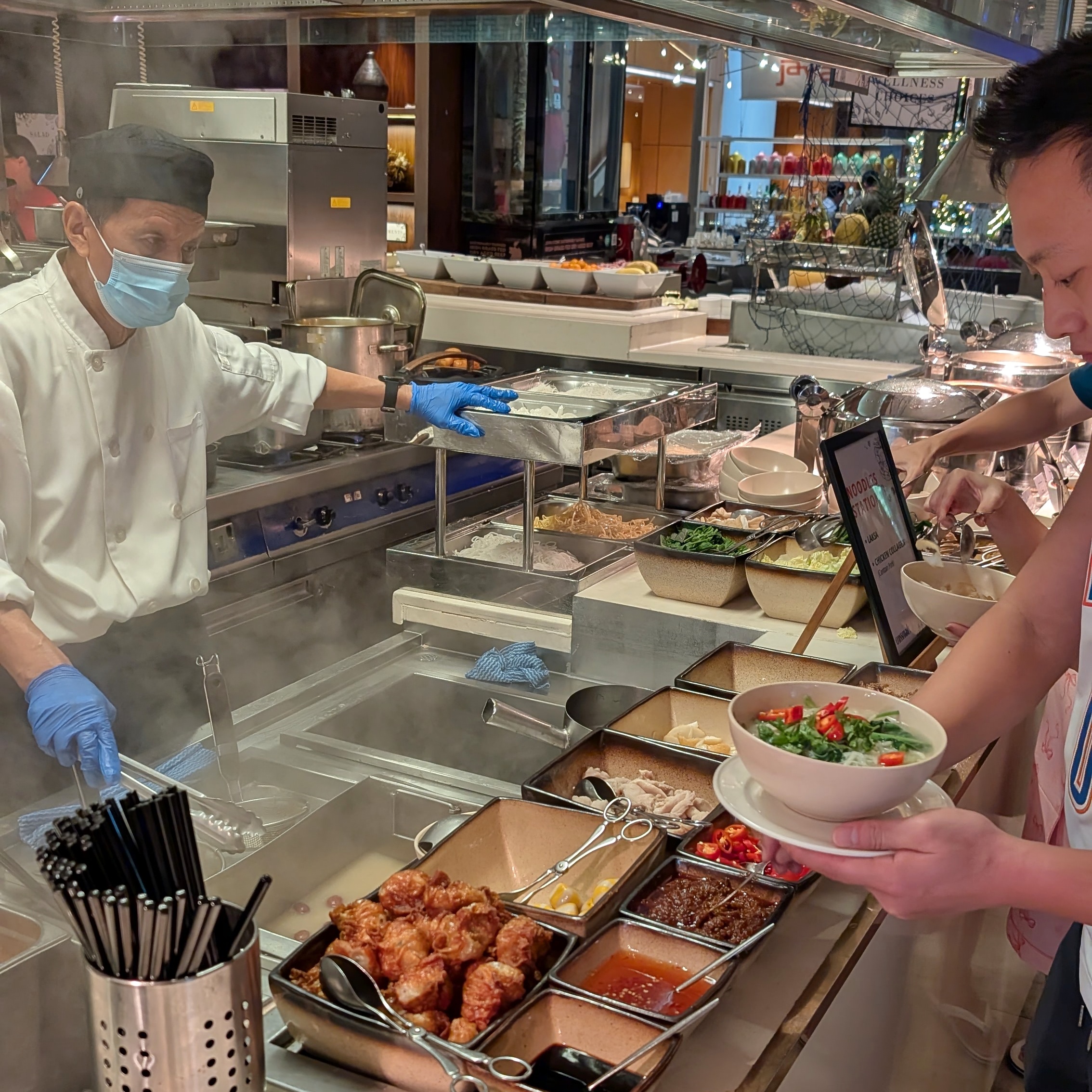 Singapore Marriott Tang Plaza Hotel Crossroads Cafe Breakfast Noodle Station