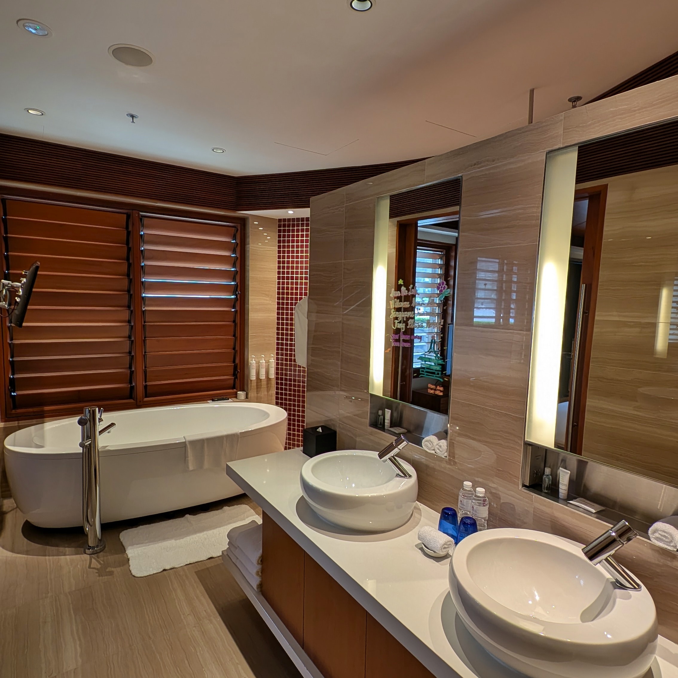 Singapore Marriott Tang Plaza Hotel Premier Suite Bathroom