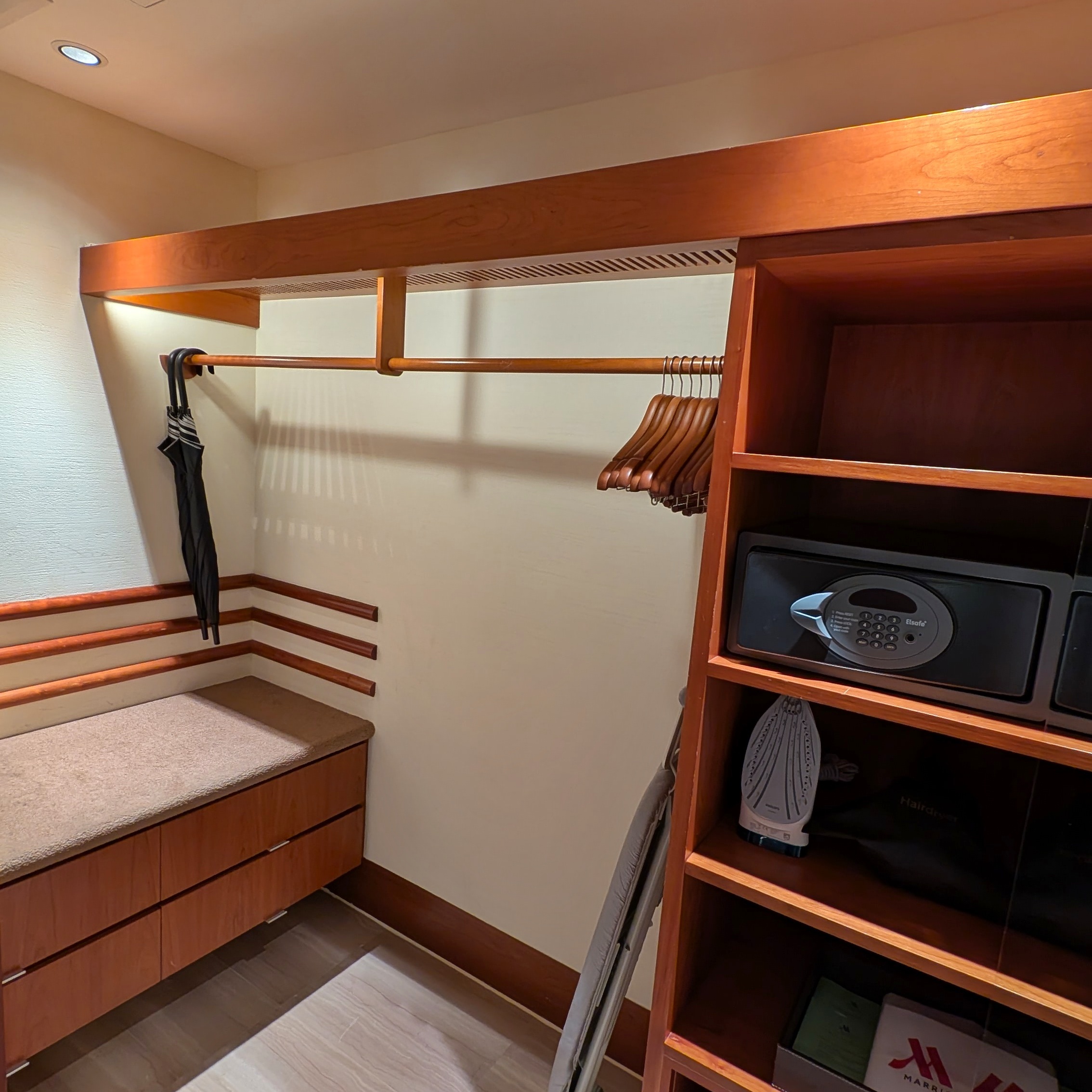 Singapore Marriott Tang Plaza Hotel Premier Suite Wardrobe