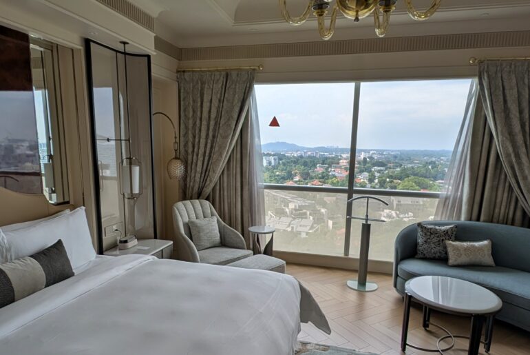 Hotel Review: The St. Regis Singapore (Penthouse King Cityscape View) – Modern Opulence with Exceptional Dining in Tanglin