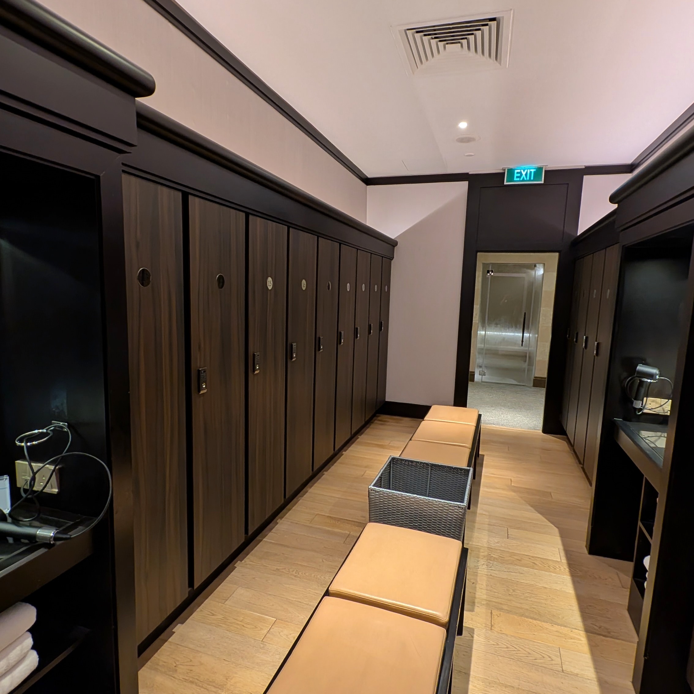 Four Seasons Hotel Singapore Four Seasons Spa Changing Room