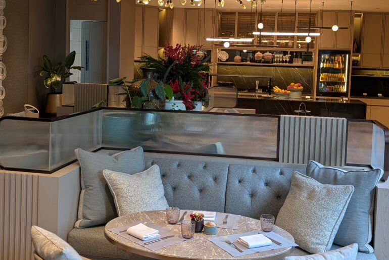 Hotel Review: Four Seasons Hotel Singapore (Club Room) – Possibly The Best (And Least-Known) Executive Lounge Experience In Singapore