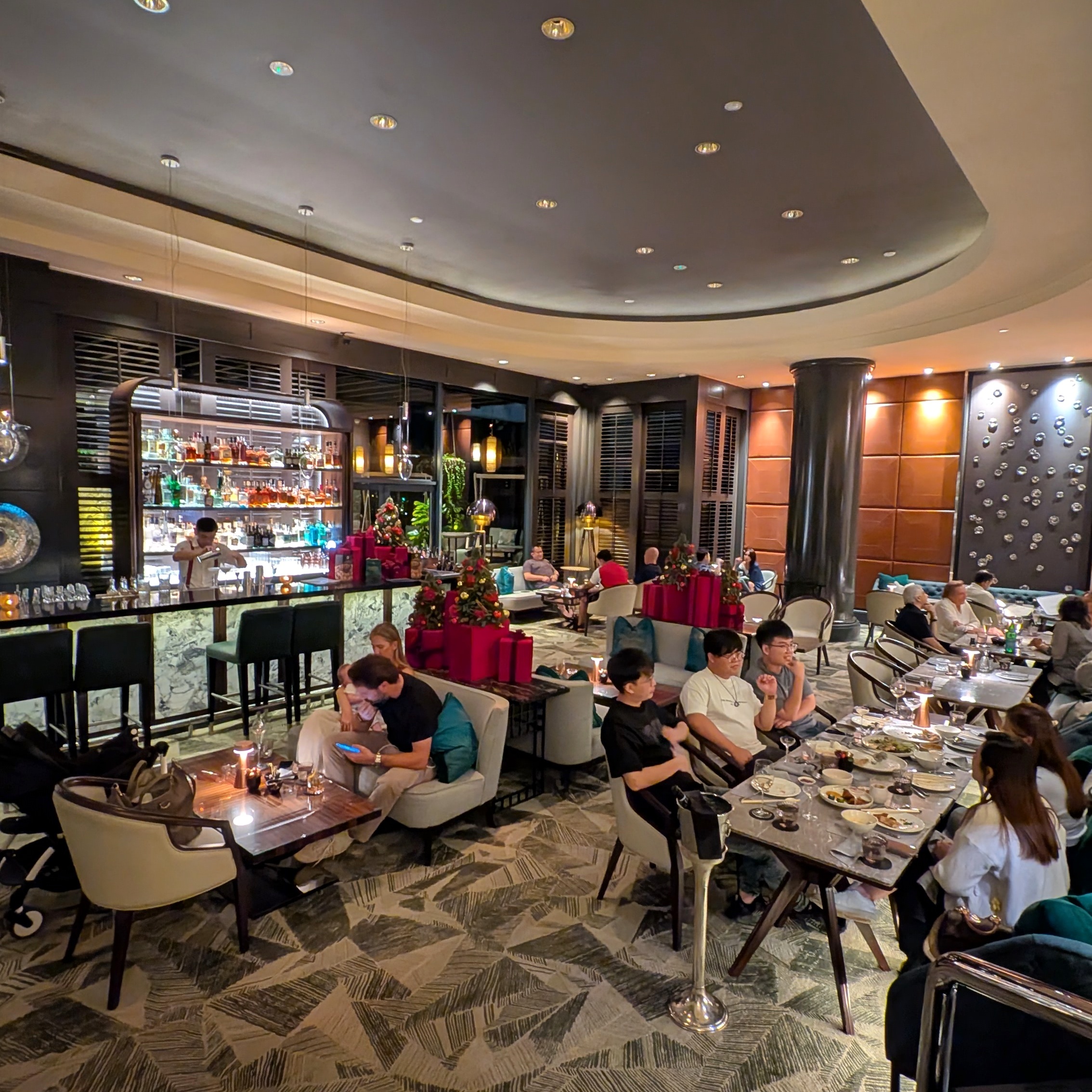 Four Seasons Hotel Singapore One-Ninety Bar