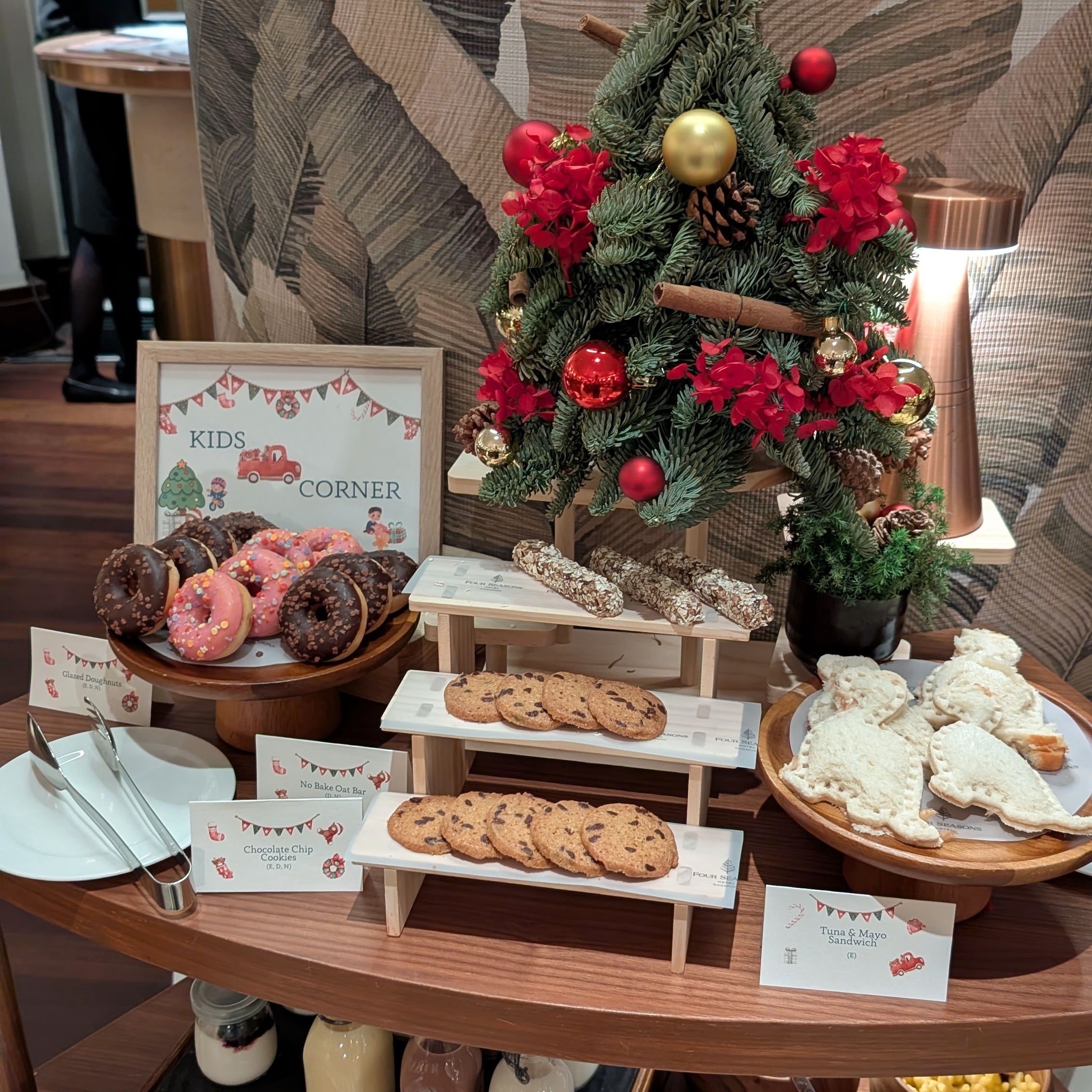 Four Seasons Hotel Singapore One-Ninety Restaurant Breakfast Kids Corner