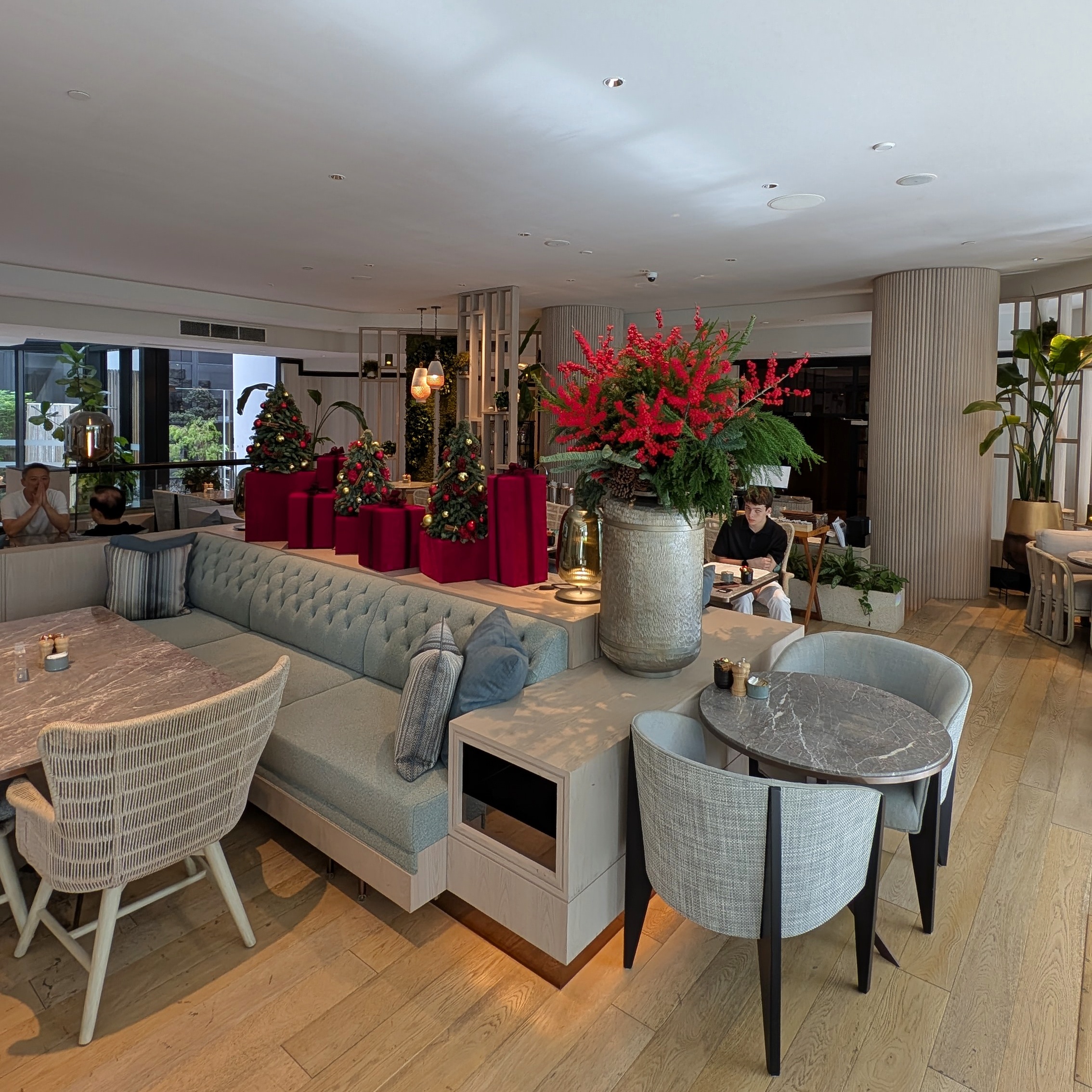 Four Seasons Hotel Singapore Pool House