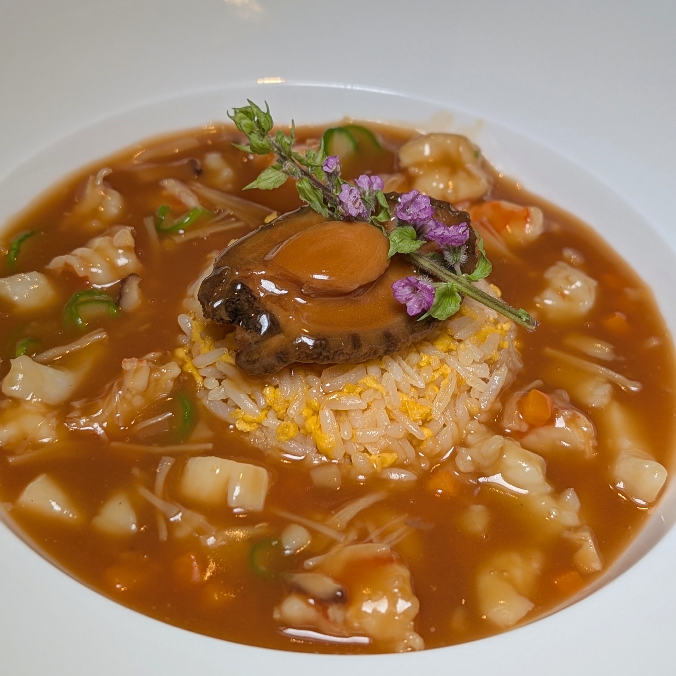 Four Seasons Hotel Singapore Jiang-Nan Chun Braised Rice with Whole Abalone and Assorted Seafood