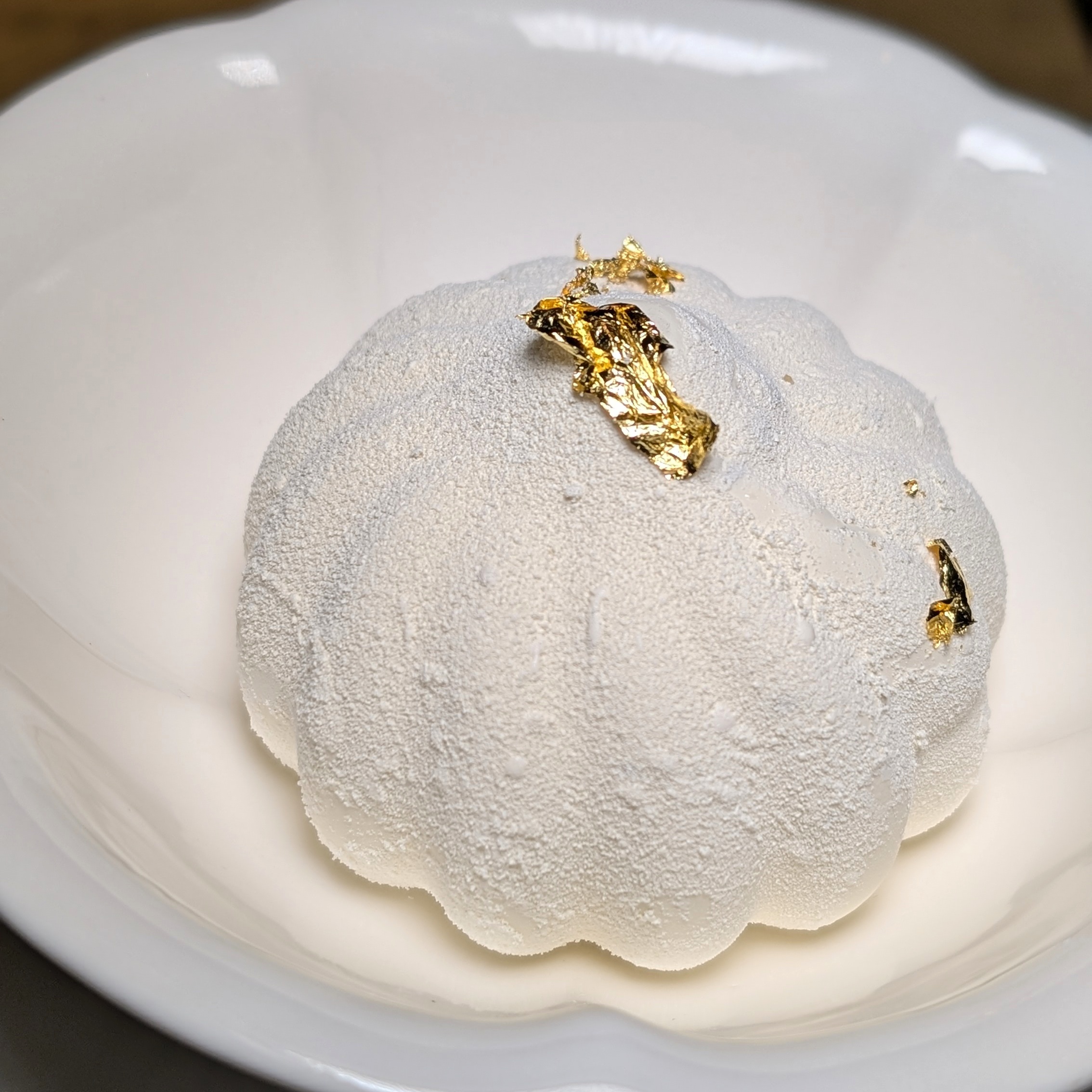 Four Seasons Hotel Singapore Jiang-Nan Chun Chrysanthemum Mousse with Black Sesame ‘Xiao Long Bao’