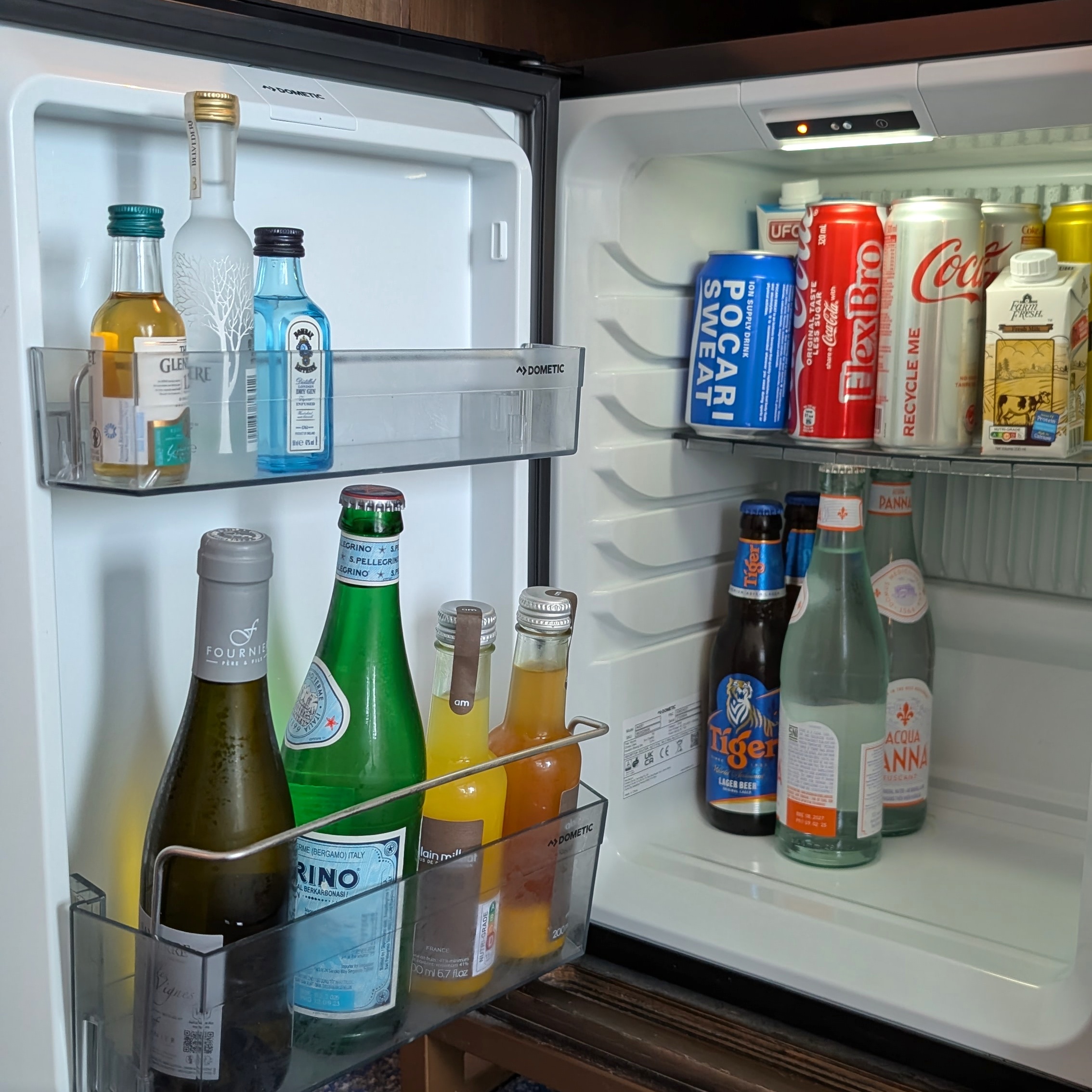 Four Seasons Hotel Singapore Club Room