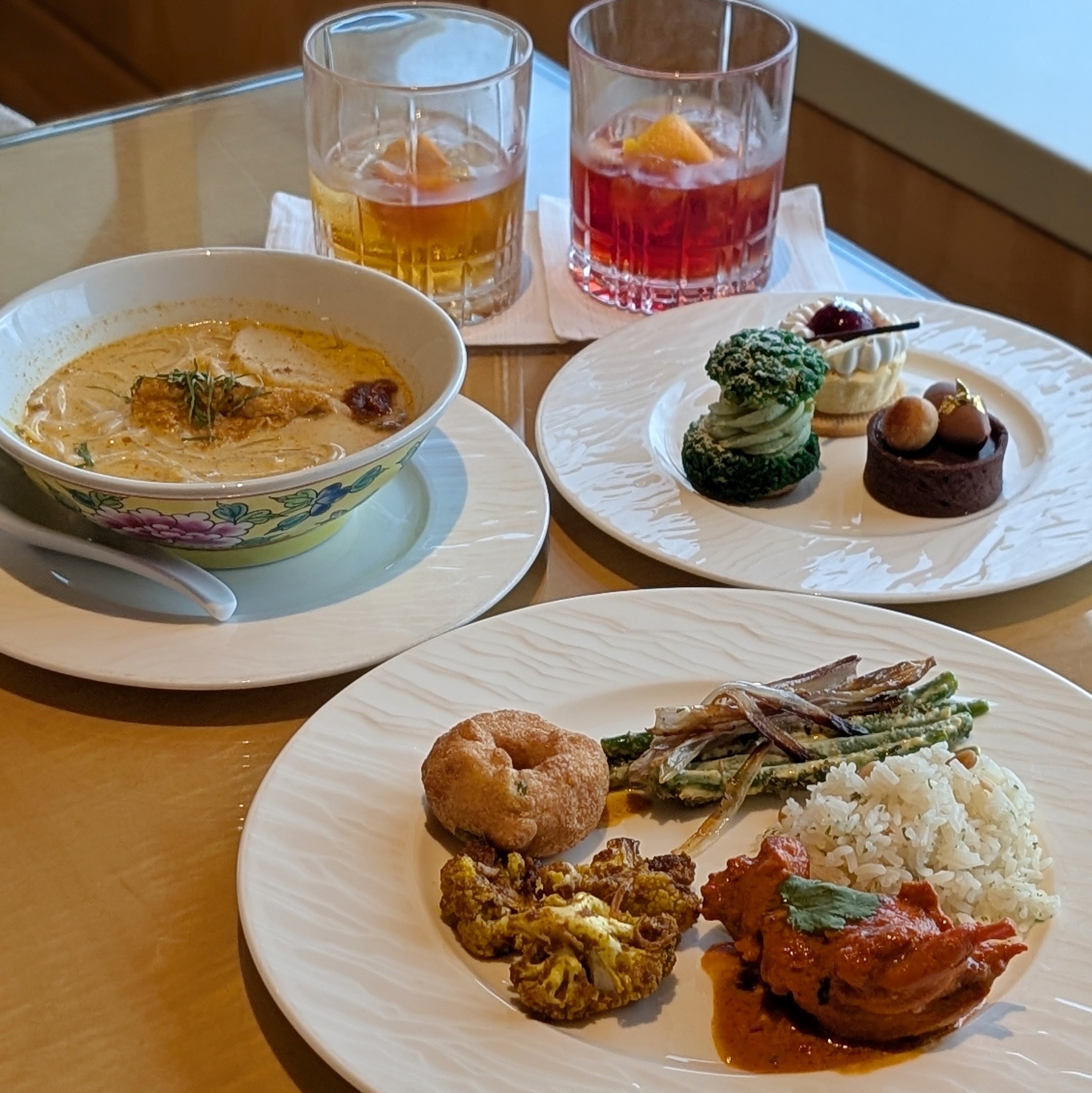 The Ritz-Carlton Millenia Singapore The Ritz-Carlton Club Lounge Evening Cocktails