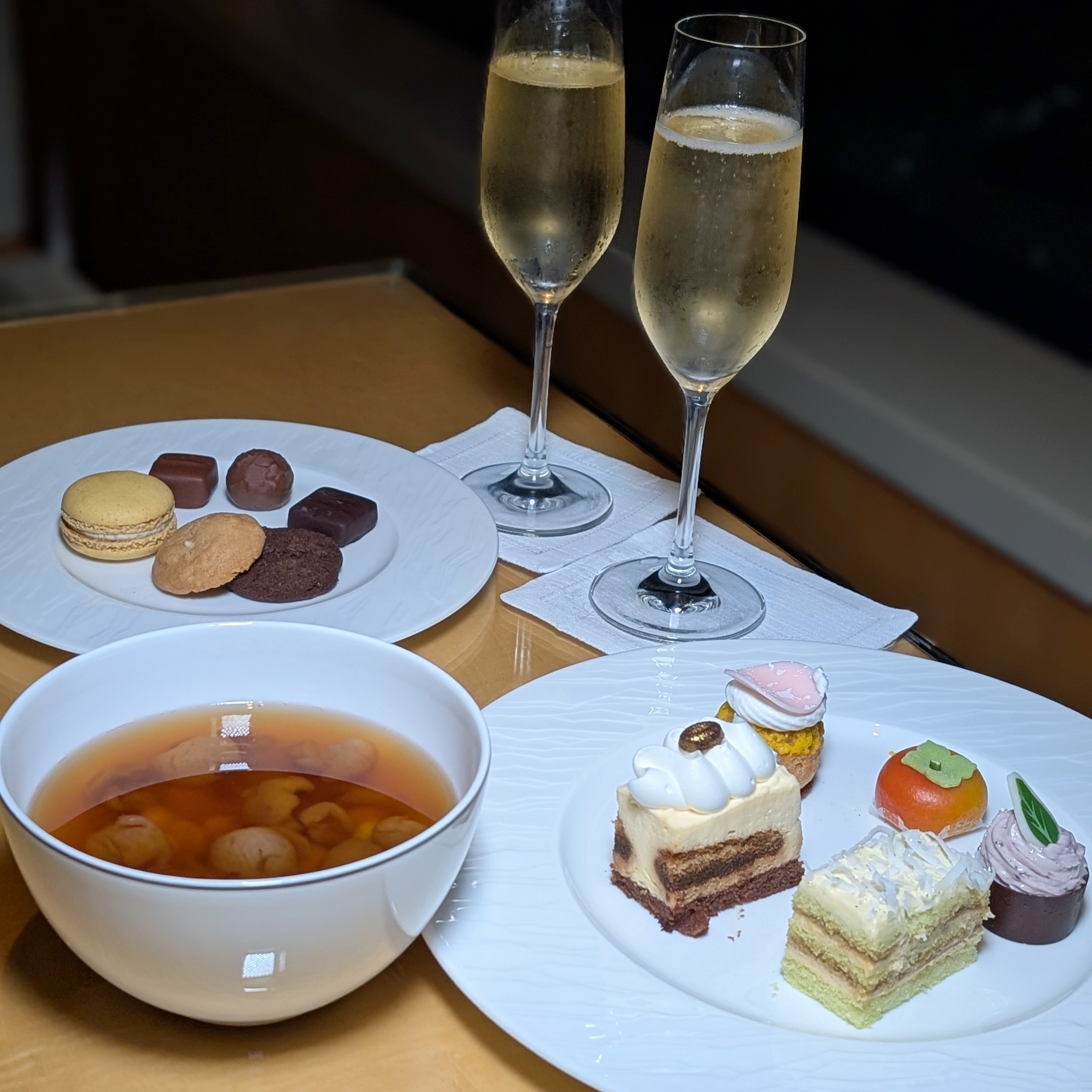 The Ritz-Carlton Millenia Singapore The Ritz-Carlton Club Lounge Evening Cocktails Desserts and Cordials