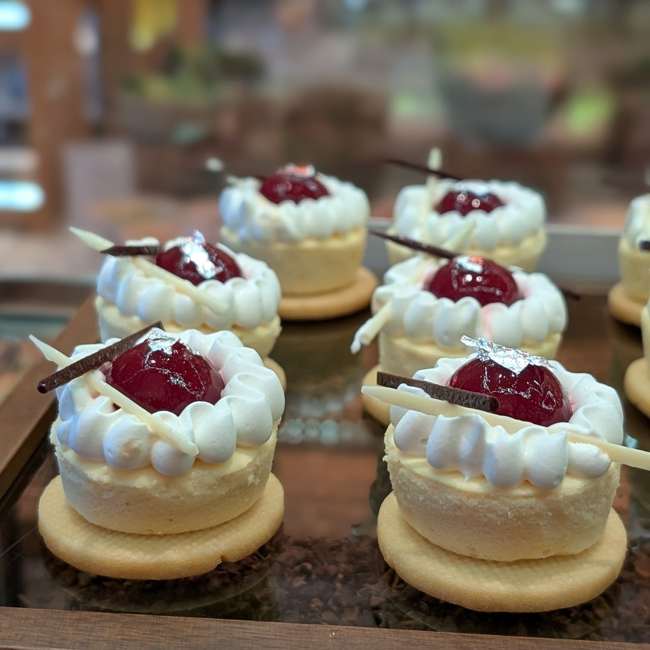 The Ritz-Carlton Millenia Singapore The Ritz-Carlton Club Lounge Evening Cocktails Strawberry Cheesecake