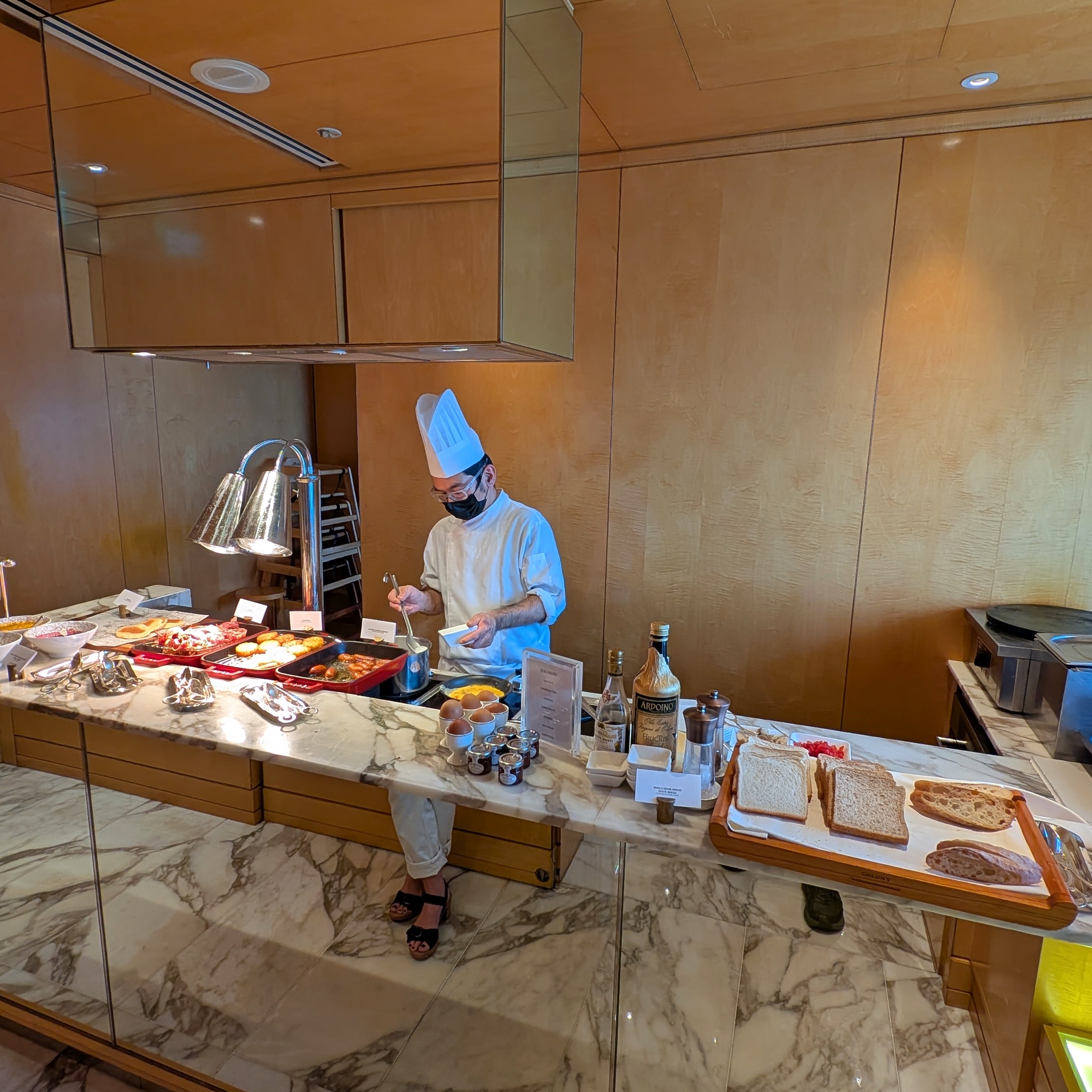 The Ritz-Carlton Millenia Singapore The Ritz-Carlton Club Lounge Breakfast Egg Station