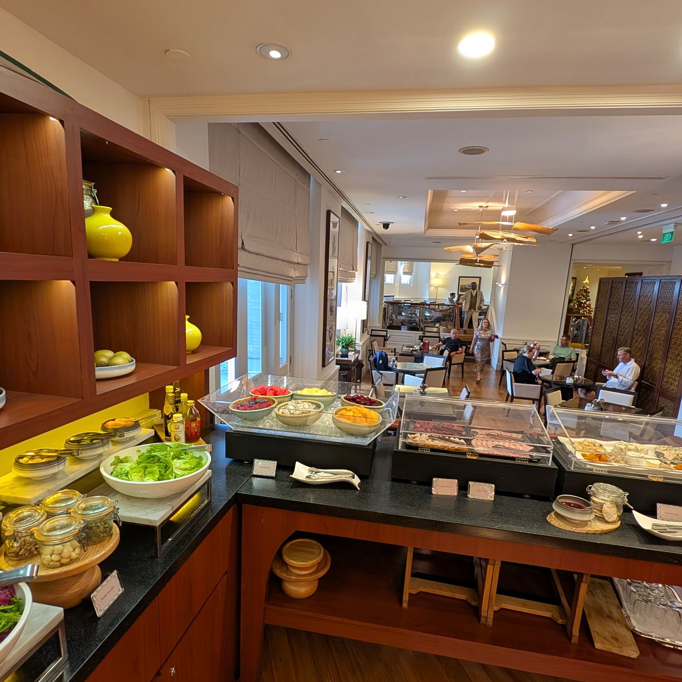 The Fullerton Hotel Singapore The Straits Club Evening Cocktails