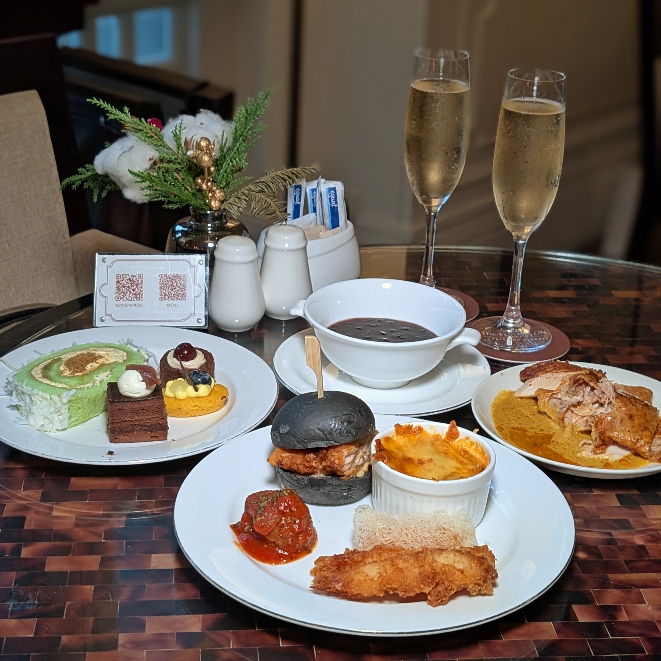 The Fullerton Hotel Singapore The Straits Club Evening Cocktails