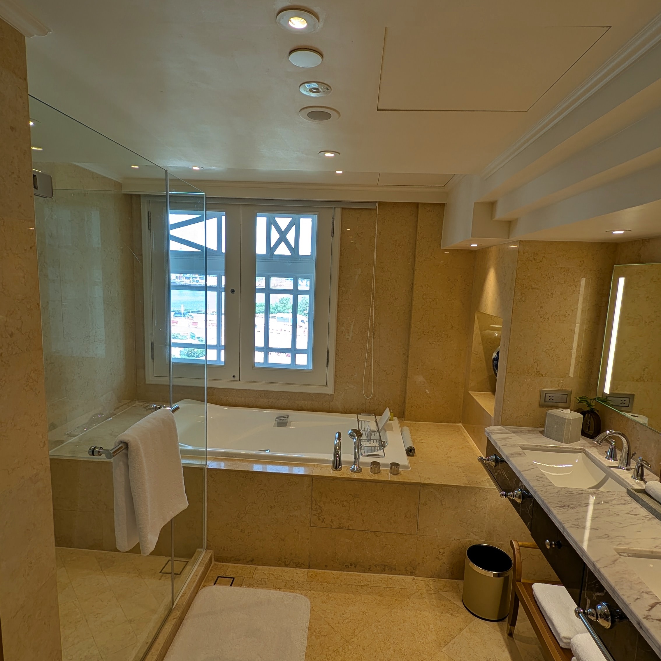 The Fullerton Hotel Singapore Loft Suite Bathroom