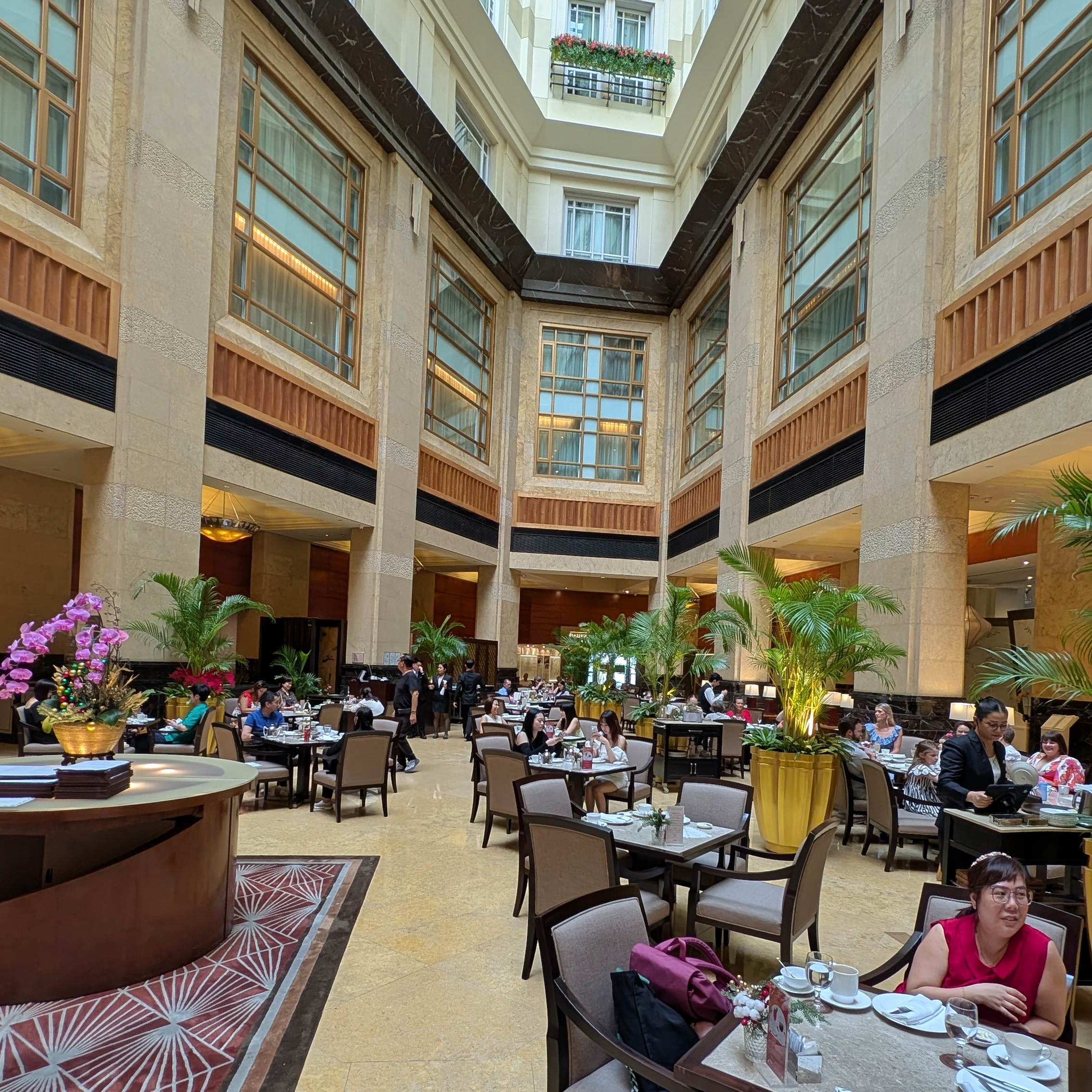 The Fullerton Hotel Singapore Courtyard