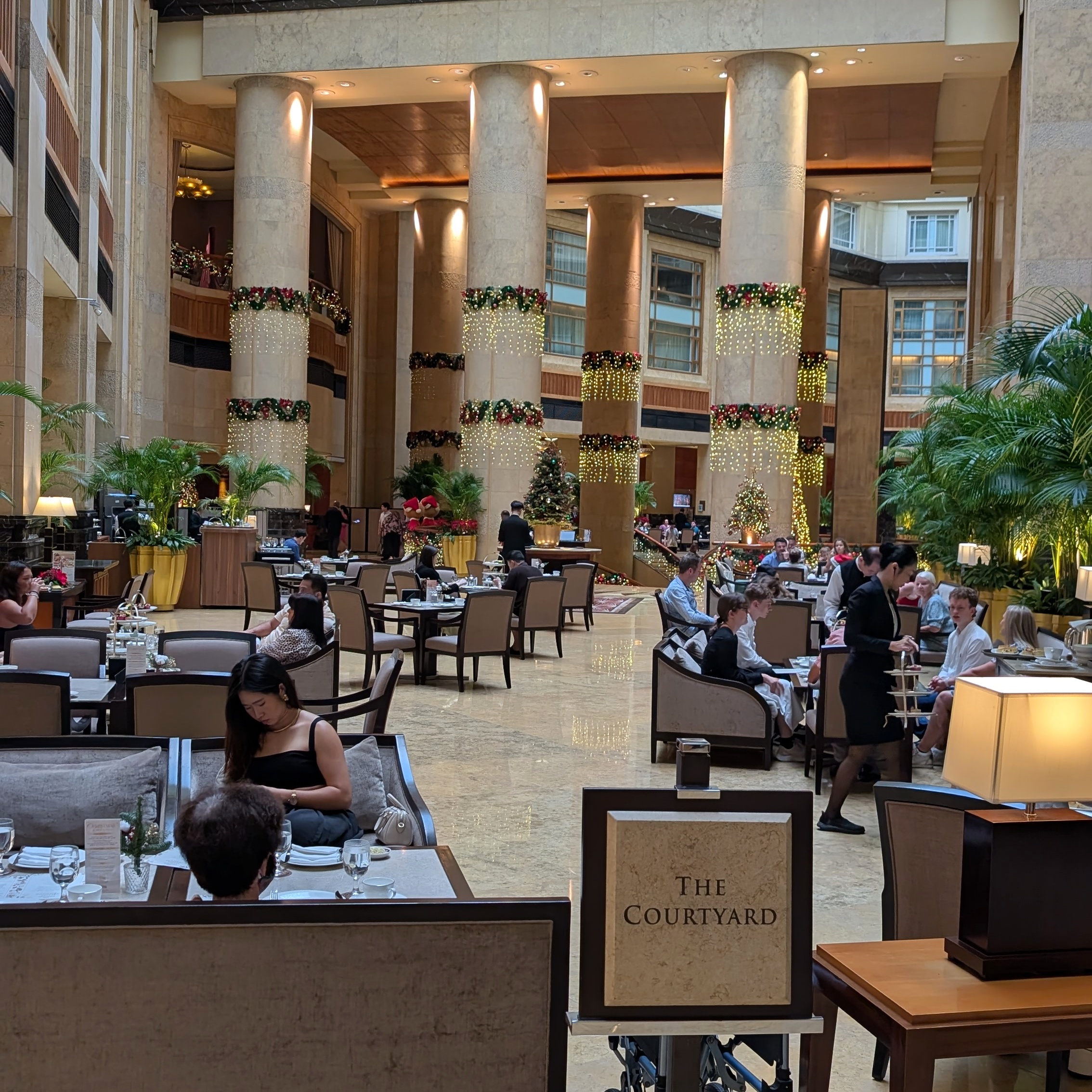 The Fullerton Hotel Singapore Courtyard
