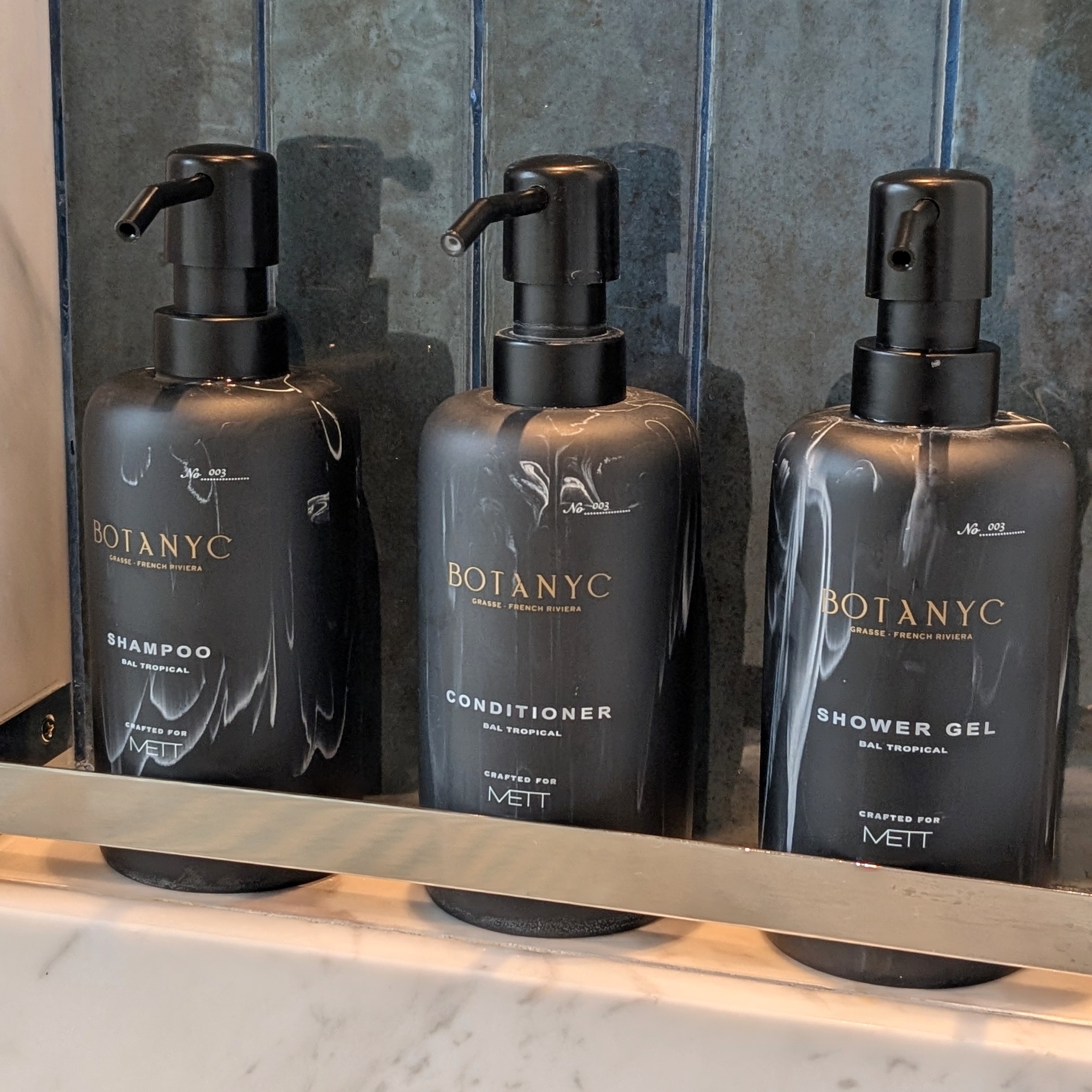 METT Singapore Park View Suite Bathroom Amenities