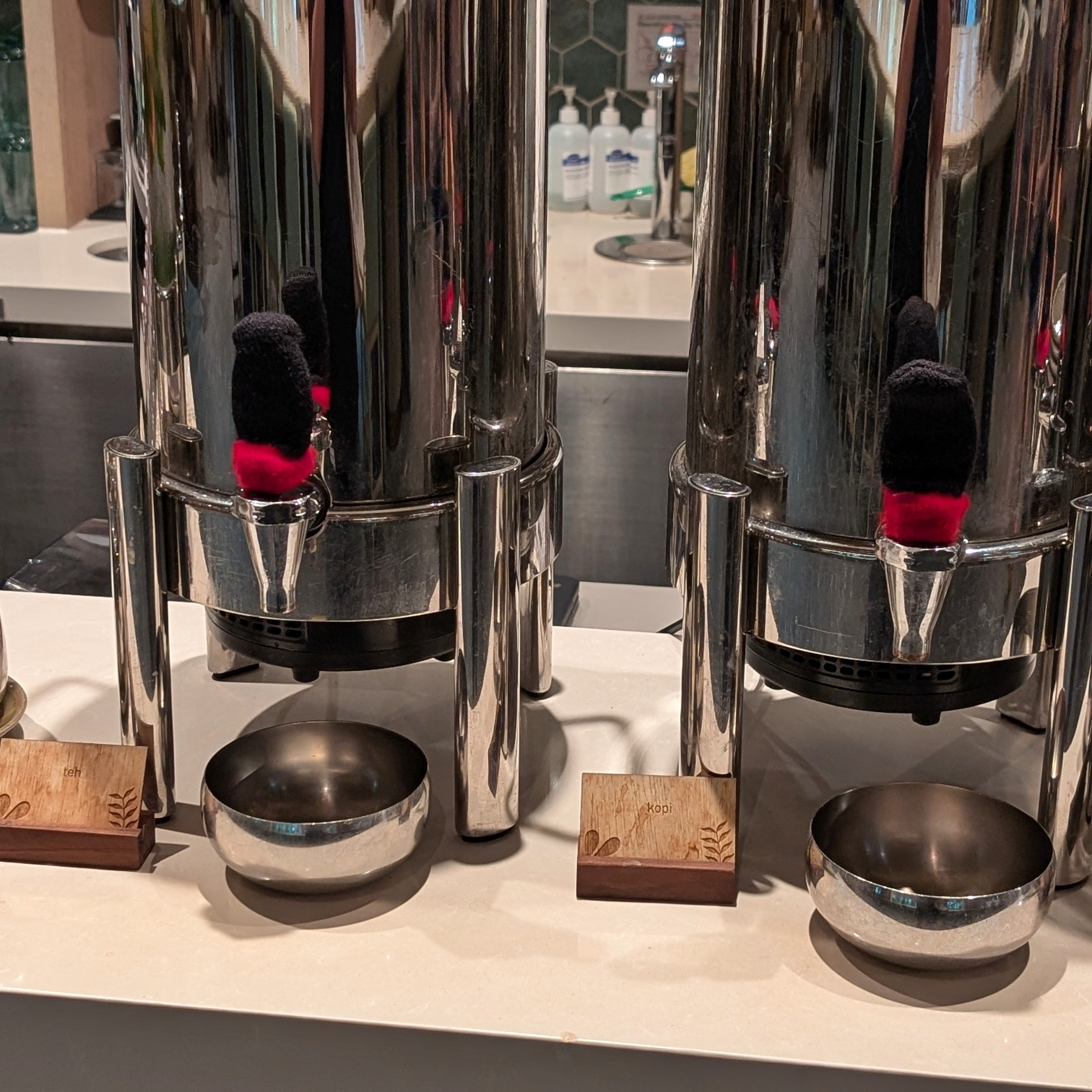 Mandai Rainforest Resort by Banyan Tree Planter's Shed Kopi and Teh Station