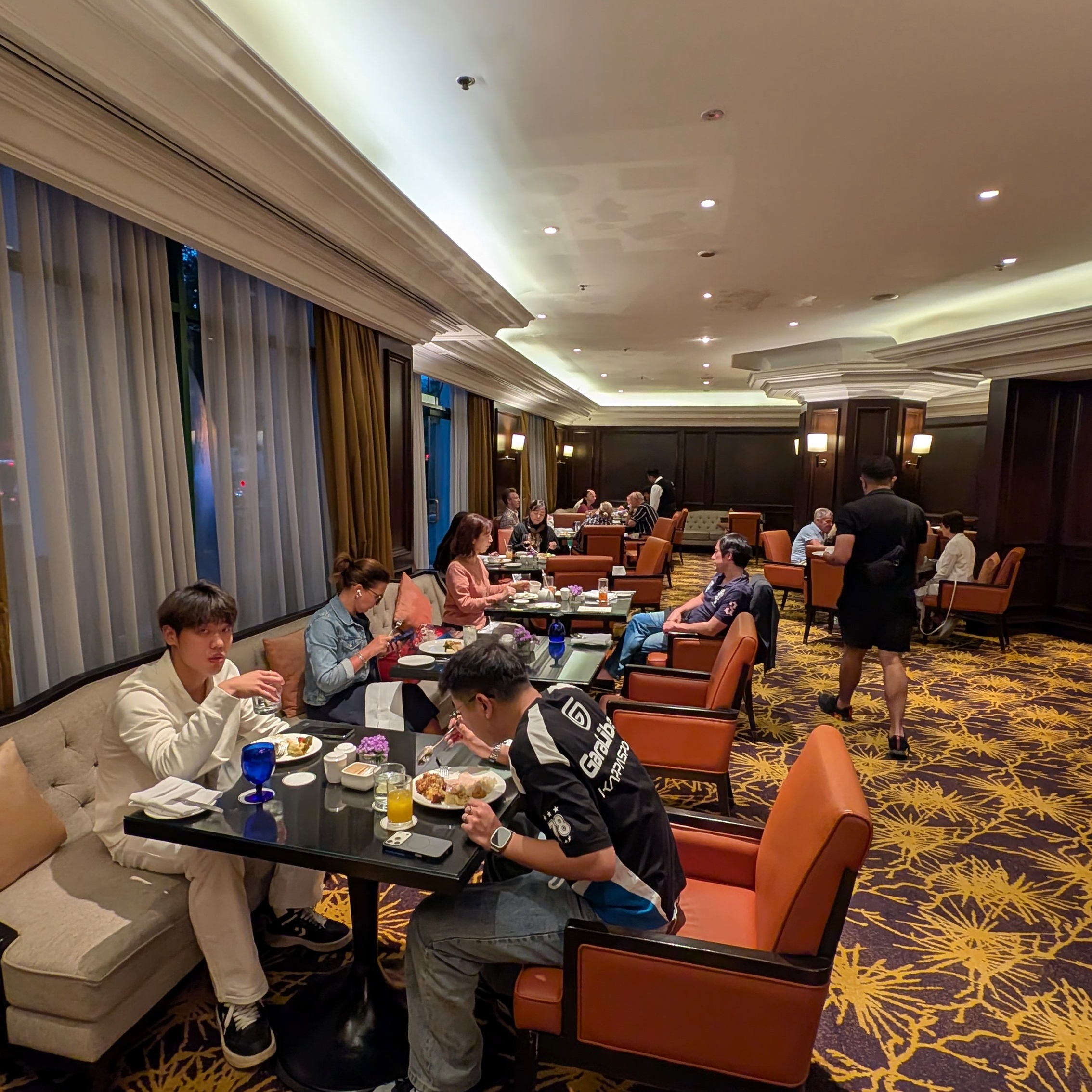 The Ritz-Carlton, Kuala Lumpur Club Lounge Evening Cocktails