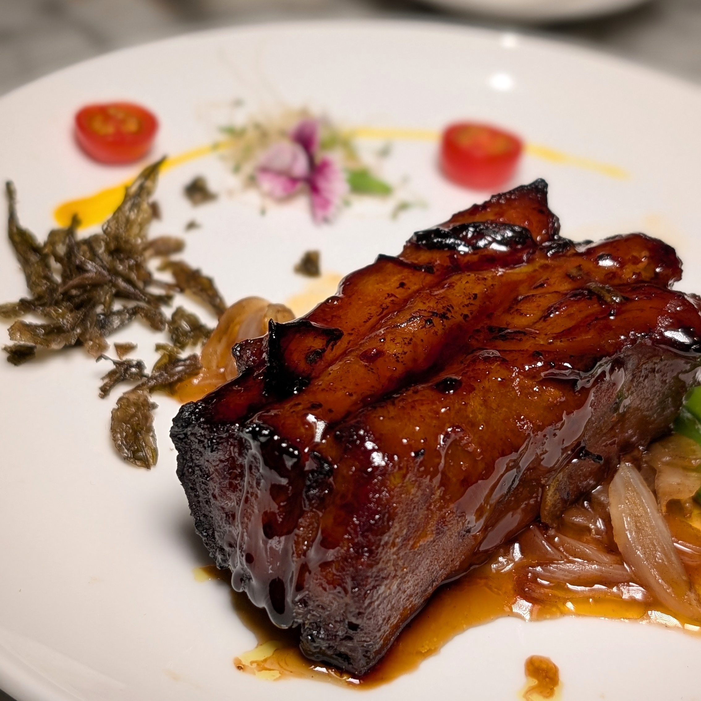 The Ritz-Carlton, Kuala Lumpur Li Yen Baked Spare Rib With Chinese Tea Leaves
