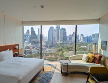 Hotel Review: Andaz One Bangkok (King Bed Park View) – Lumphini Park Views and Art Gallery Chic Along Wireless Road [2026]