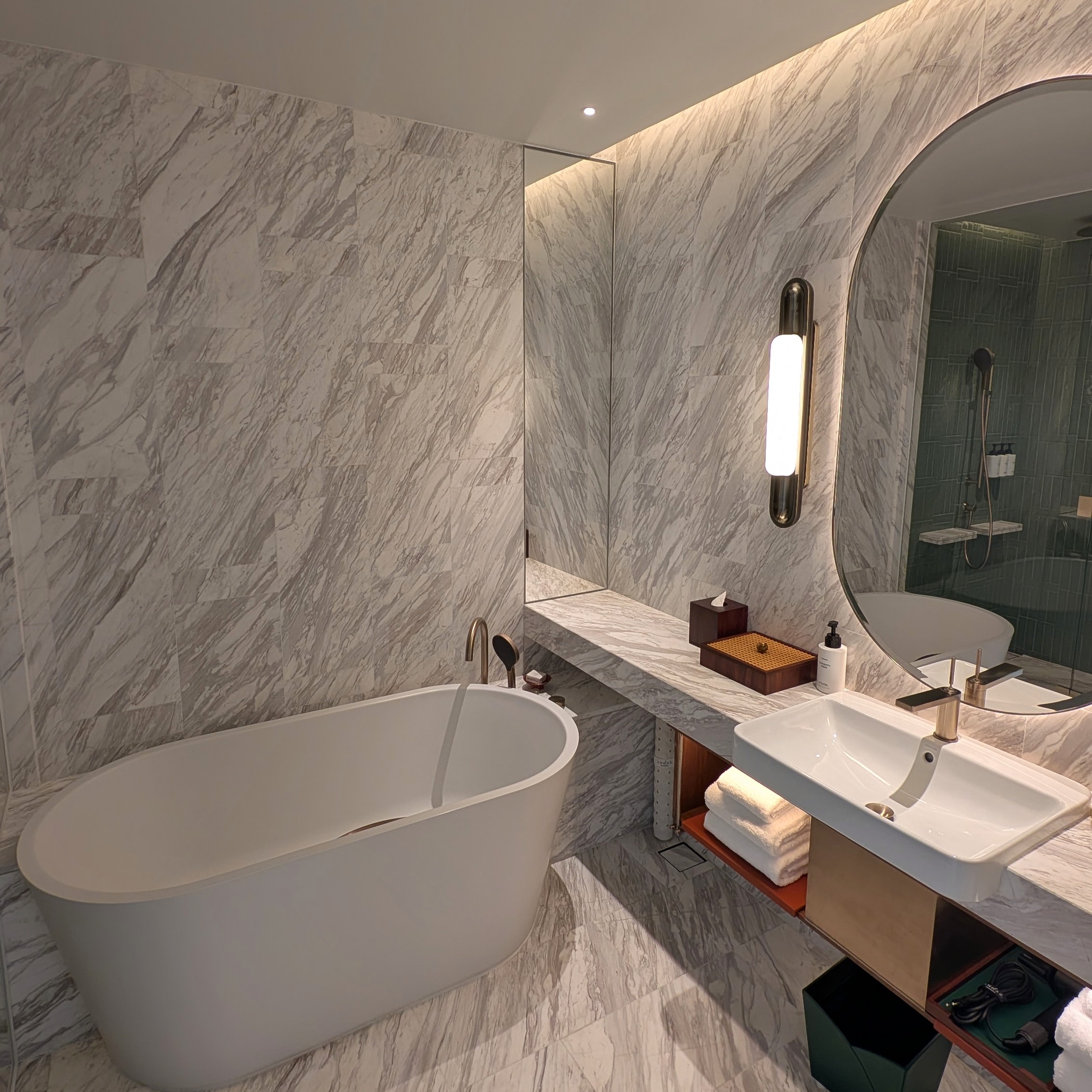 Andaz One Bangkok King Bed Park View Bathroom