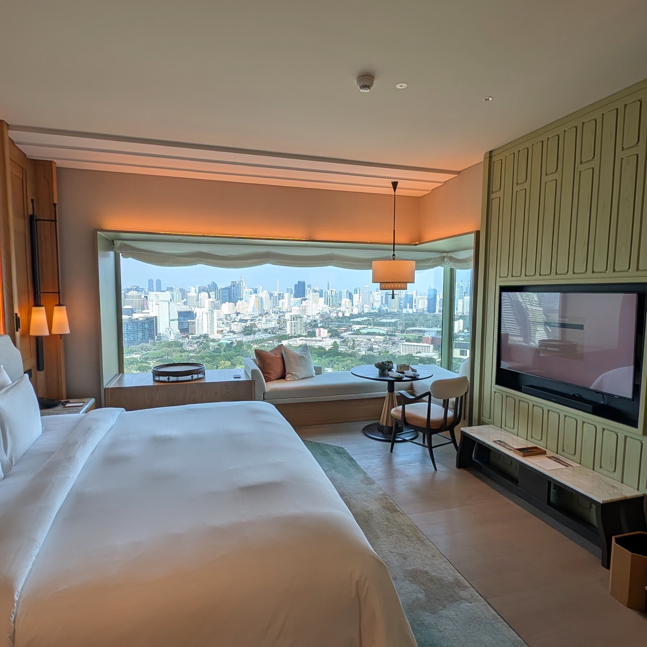 Dusit Thani Bangkok Club Corner