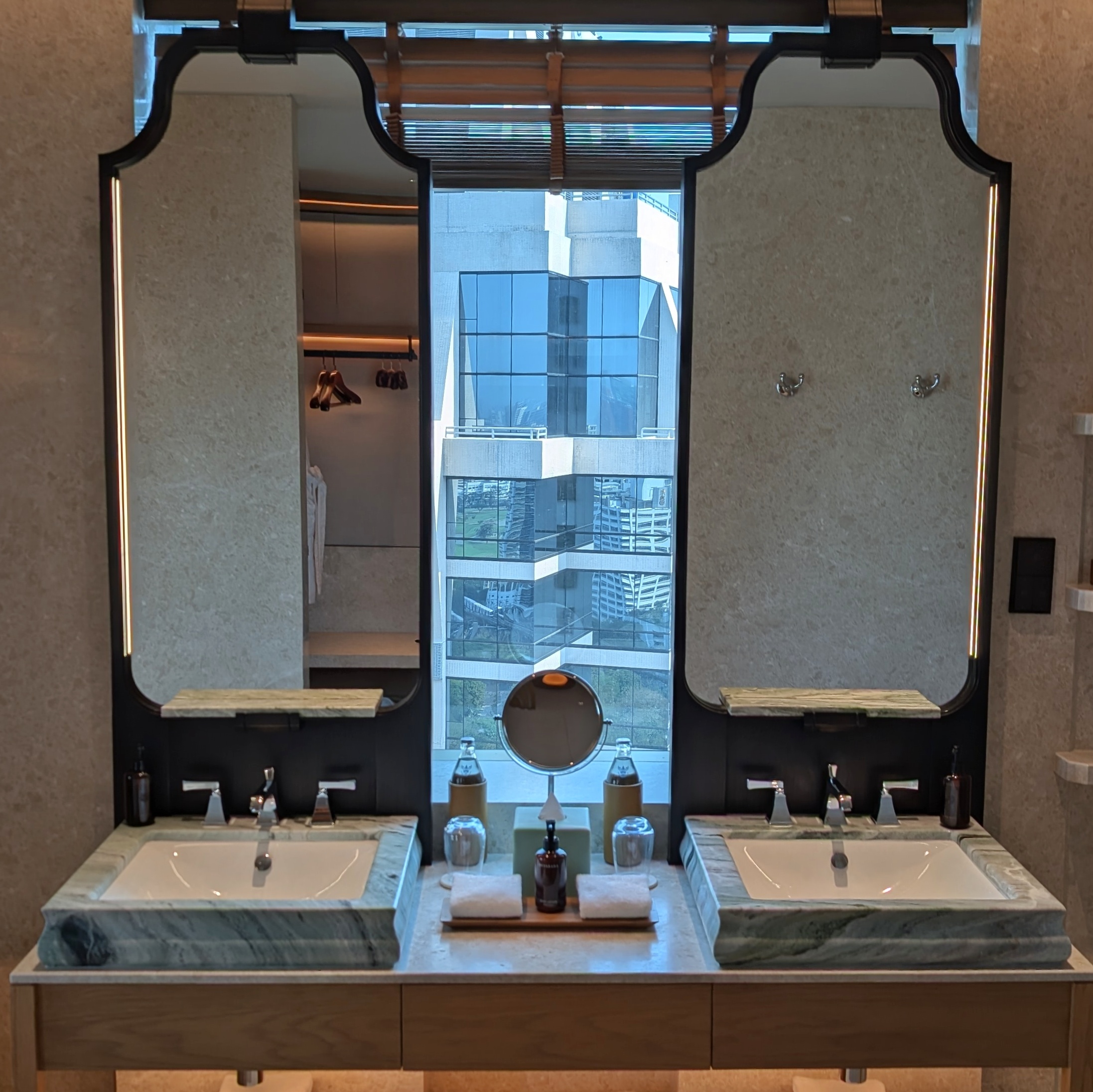 Dusit Thani Bangkok Club Corner Bathroom