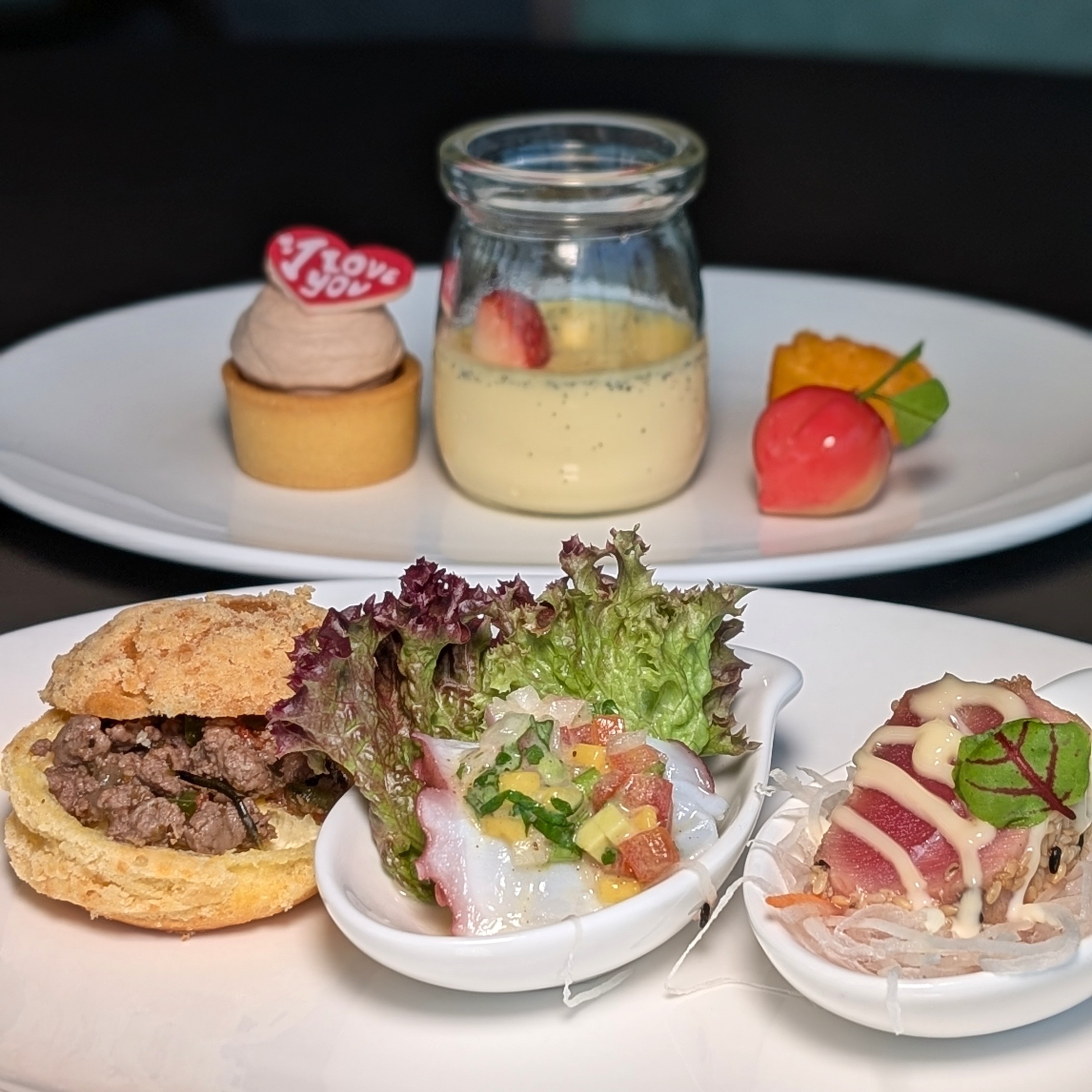 Dusit Thani Bangkok Club Lounge Evening Cocktails Canapes