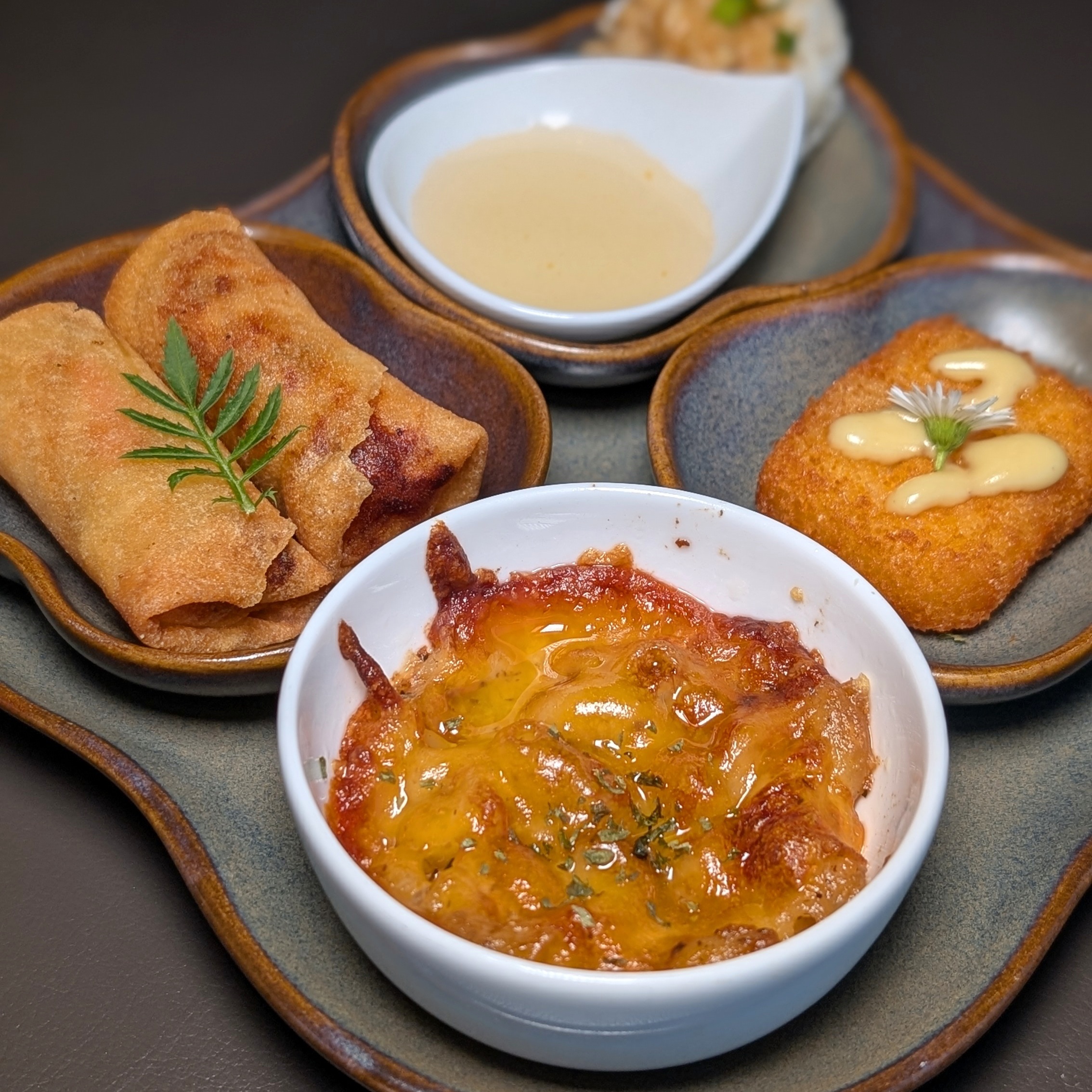 Dusit Thani Bangkok Club Lounge Evening Cocktails Hot Canapes