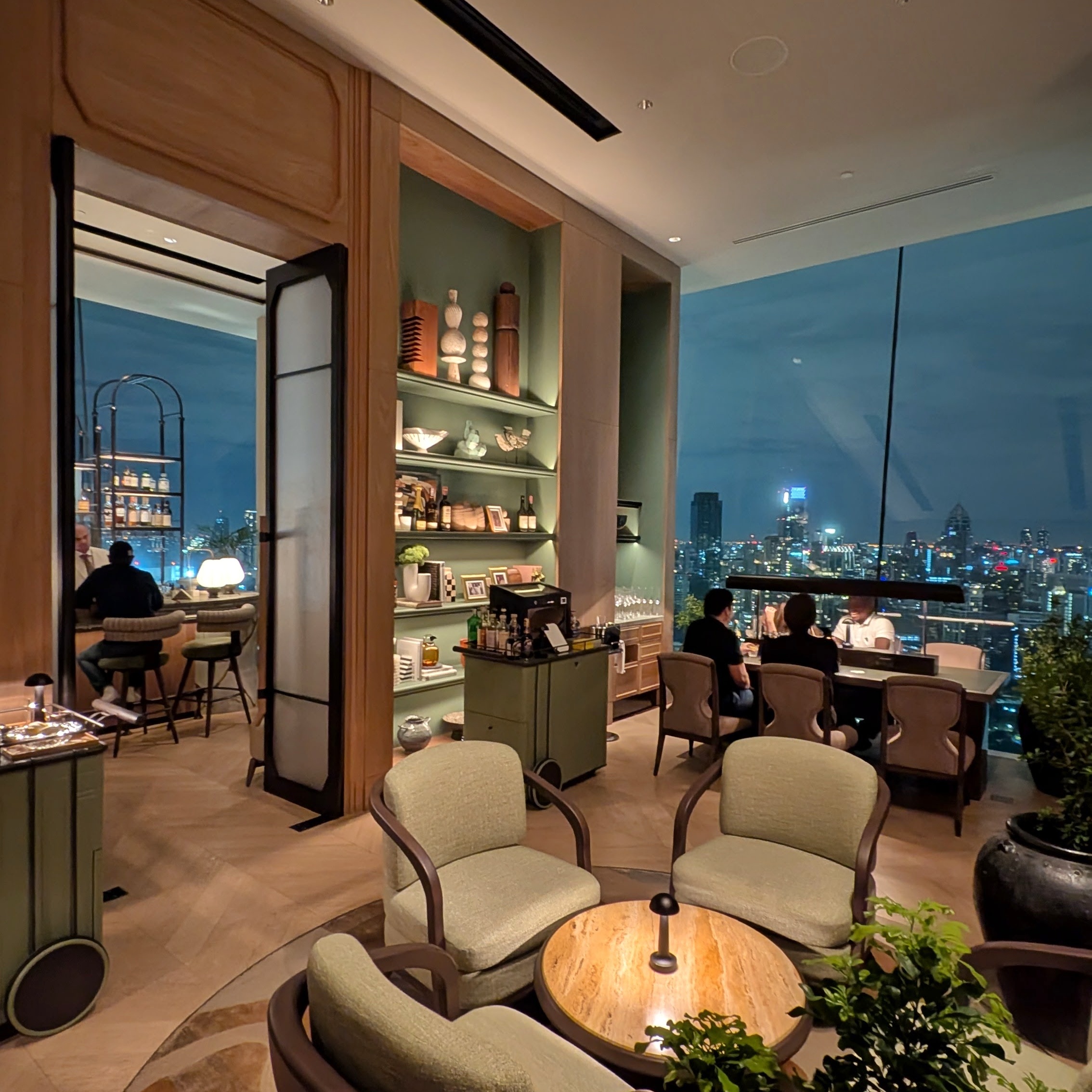 Dusit Thani Bangkok 1970 Bar