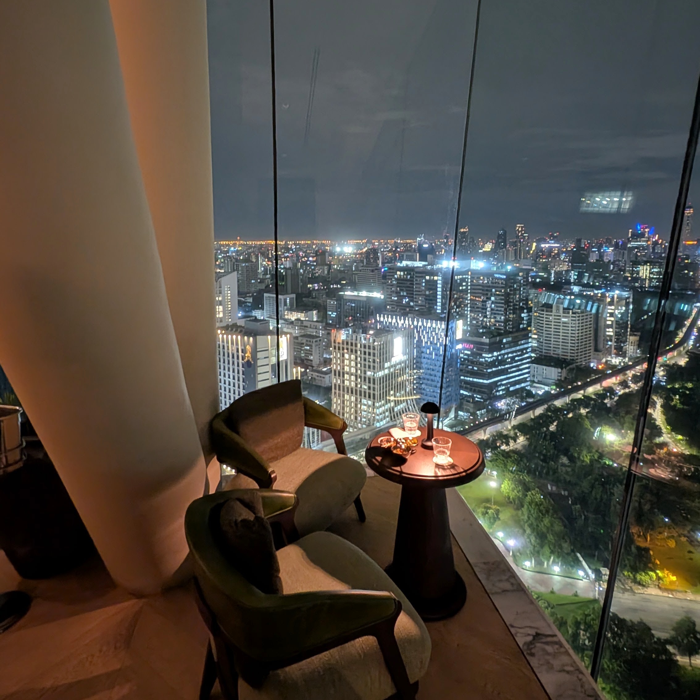 Dusit Thani Bangkok 1970 Bar