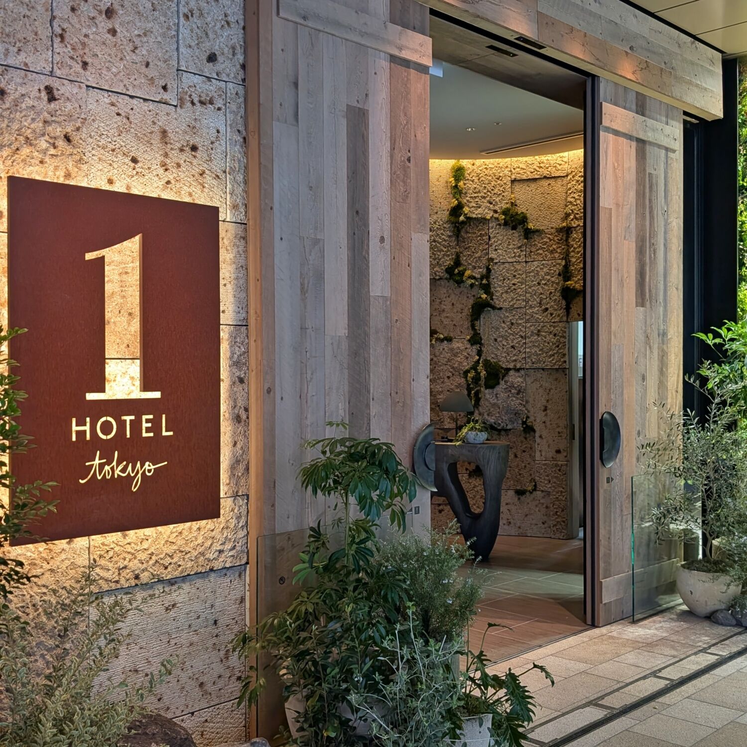 1 Hotel Tokyo Driveway