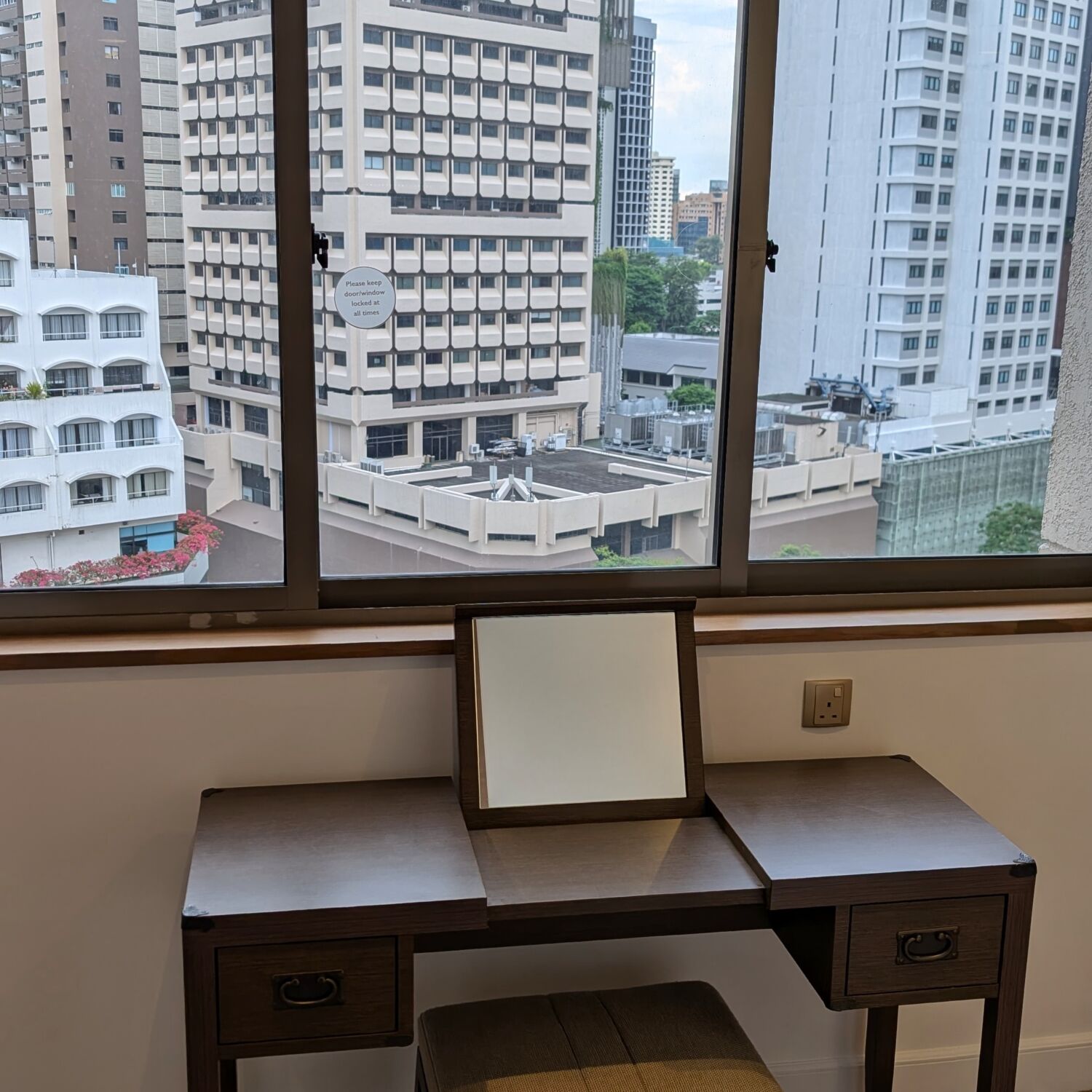Orchard Rendezvous Hotel Singapore Suite Room Dresser