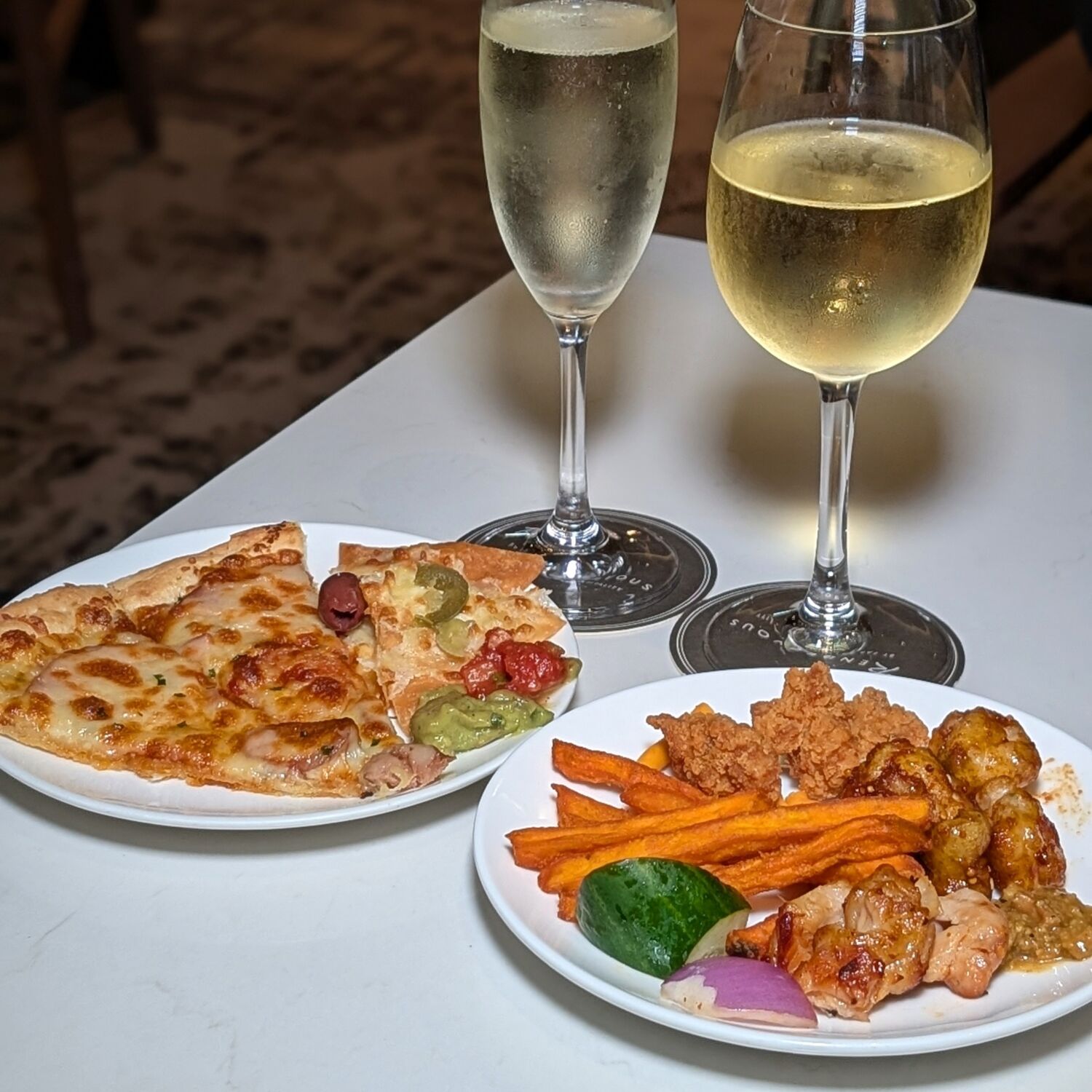 Orchard Rendezvous Hotel Singapore Club Lounge Evening Cocktails and Canapés
