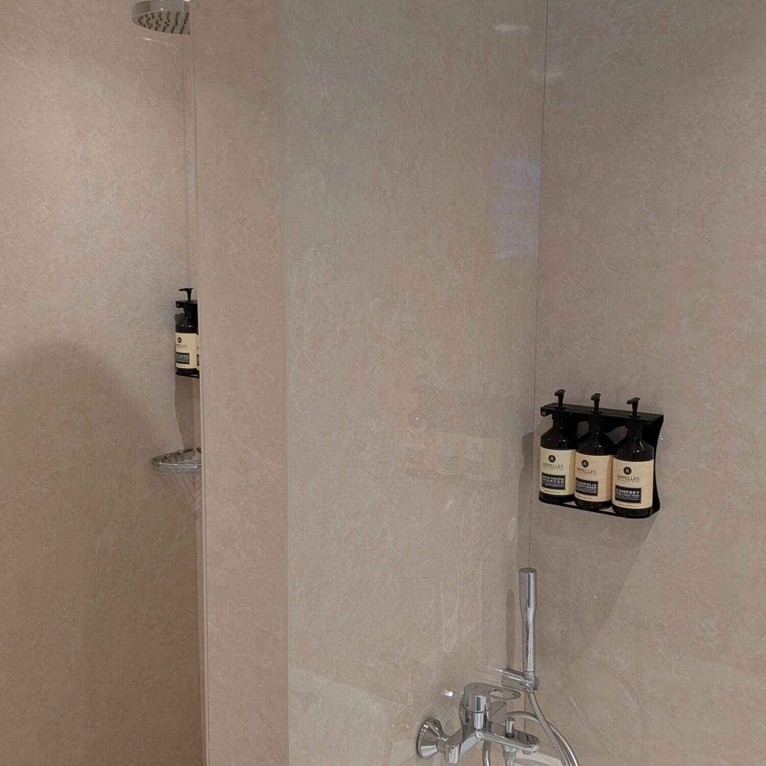 Orchard Rendezvous Hotel Singapore Suite Room Bathroom
