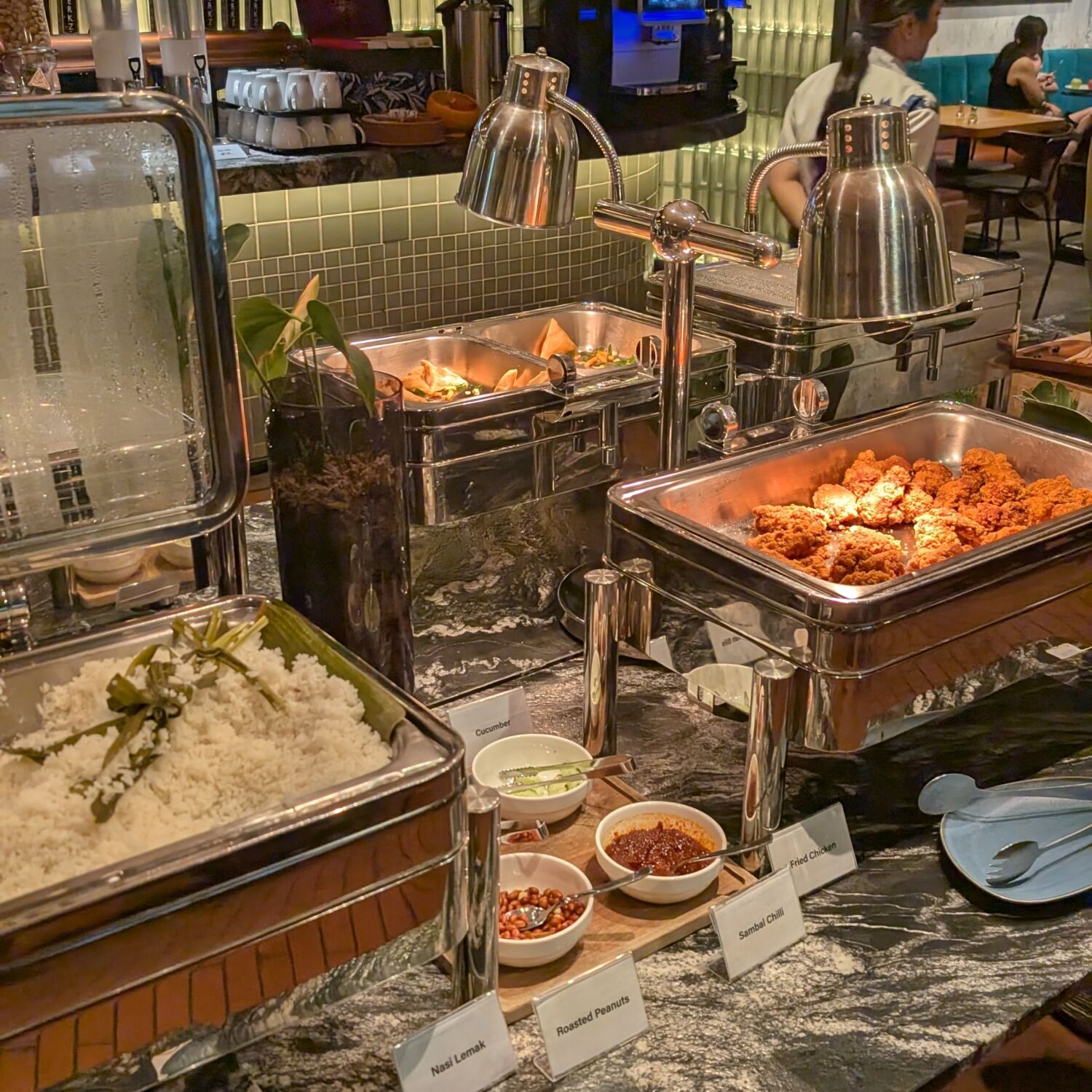 Orchard Rendezvous Hotel Singapore Brewerkz Breakfast