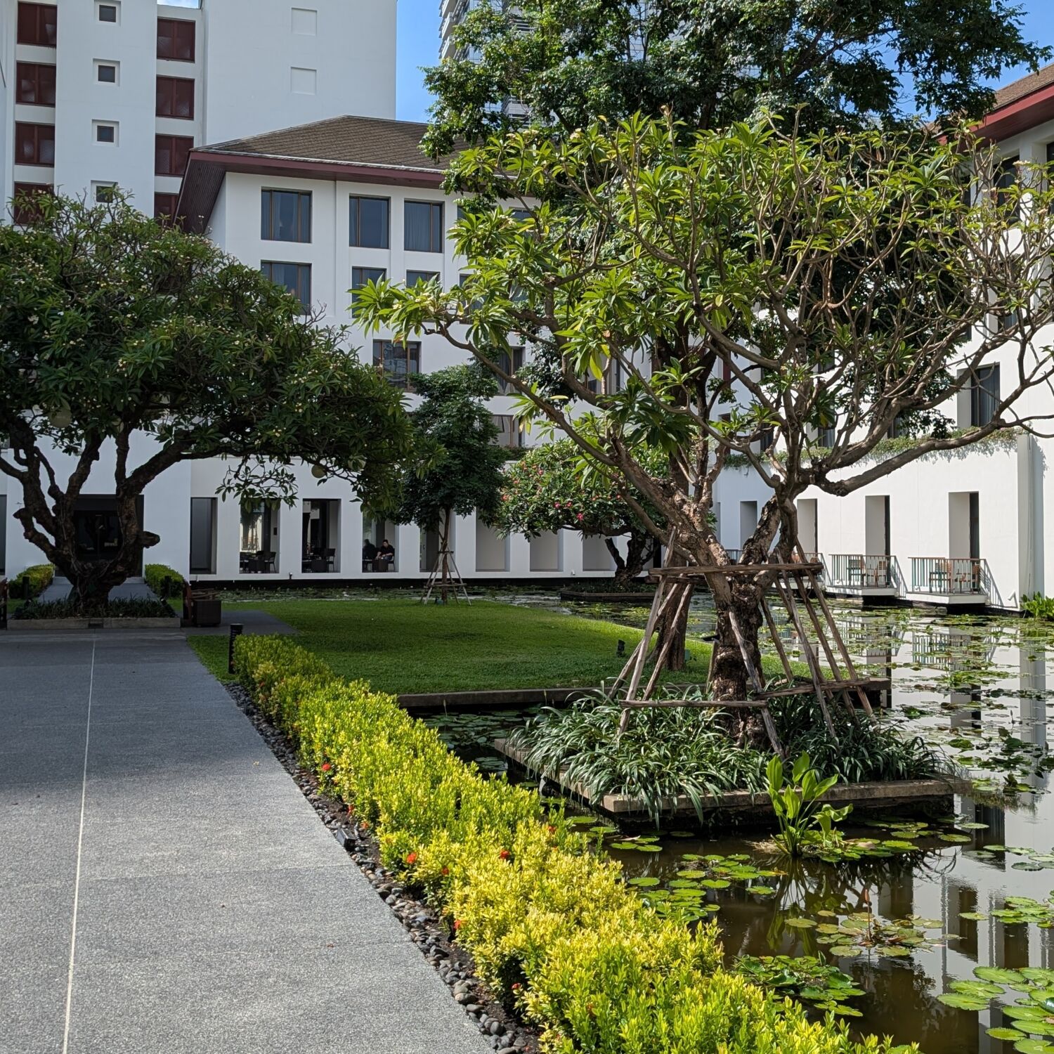 The Sukhothai Bangkok Main Wing Courtyard