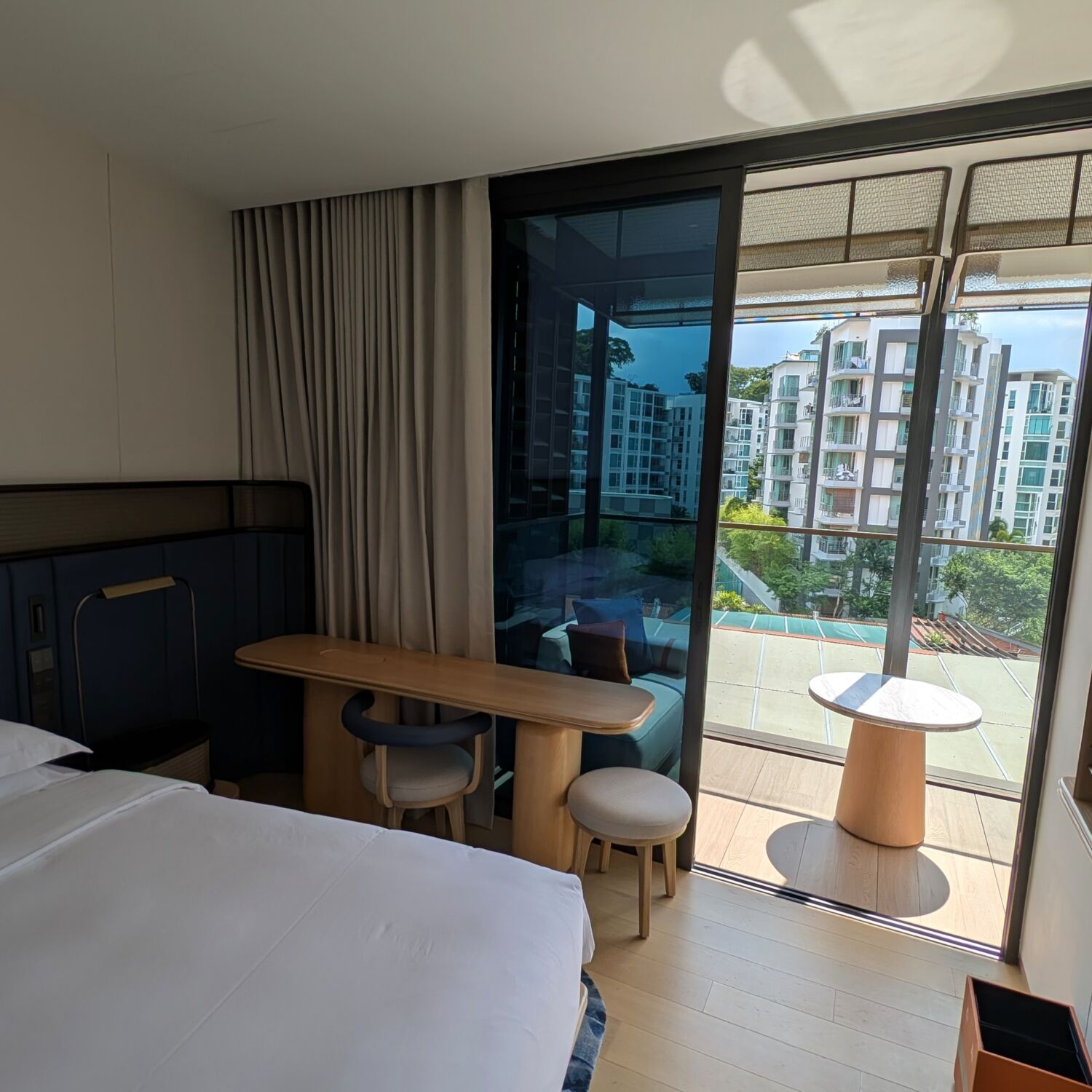 Varel Singapore Deluxe King Larger Guest Room