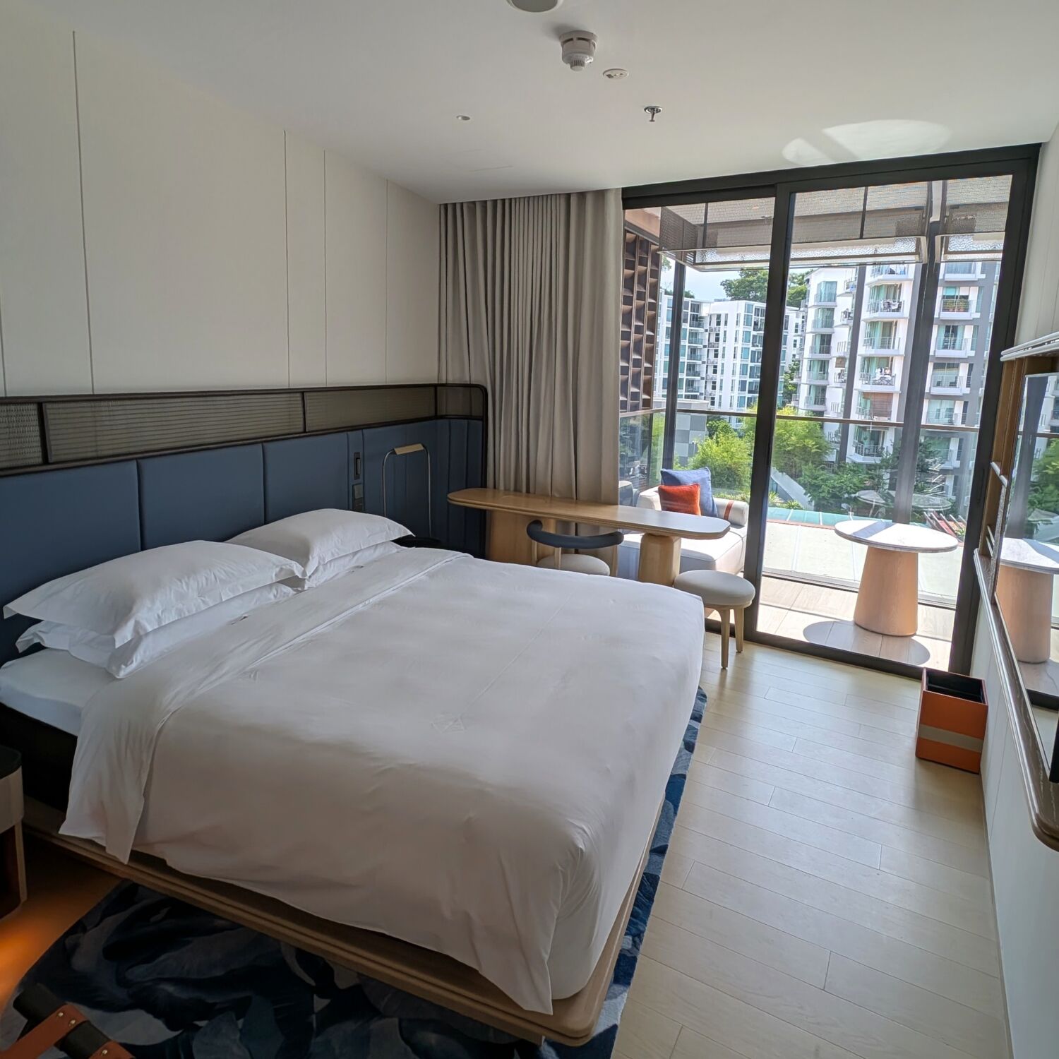 Varel Singapore Deluxe King