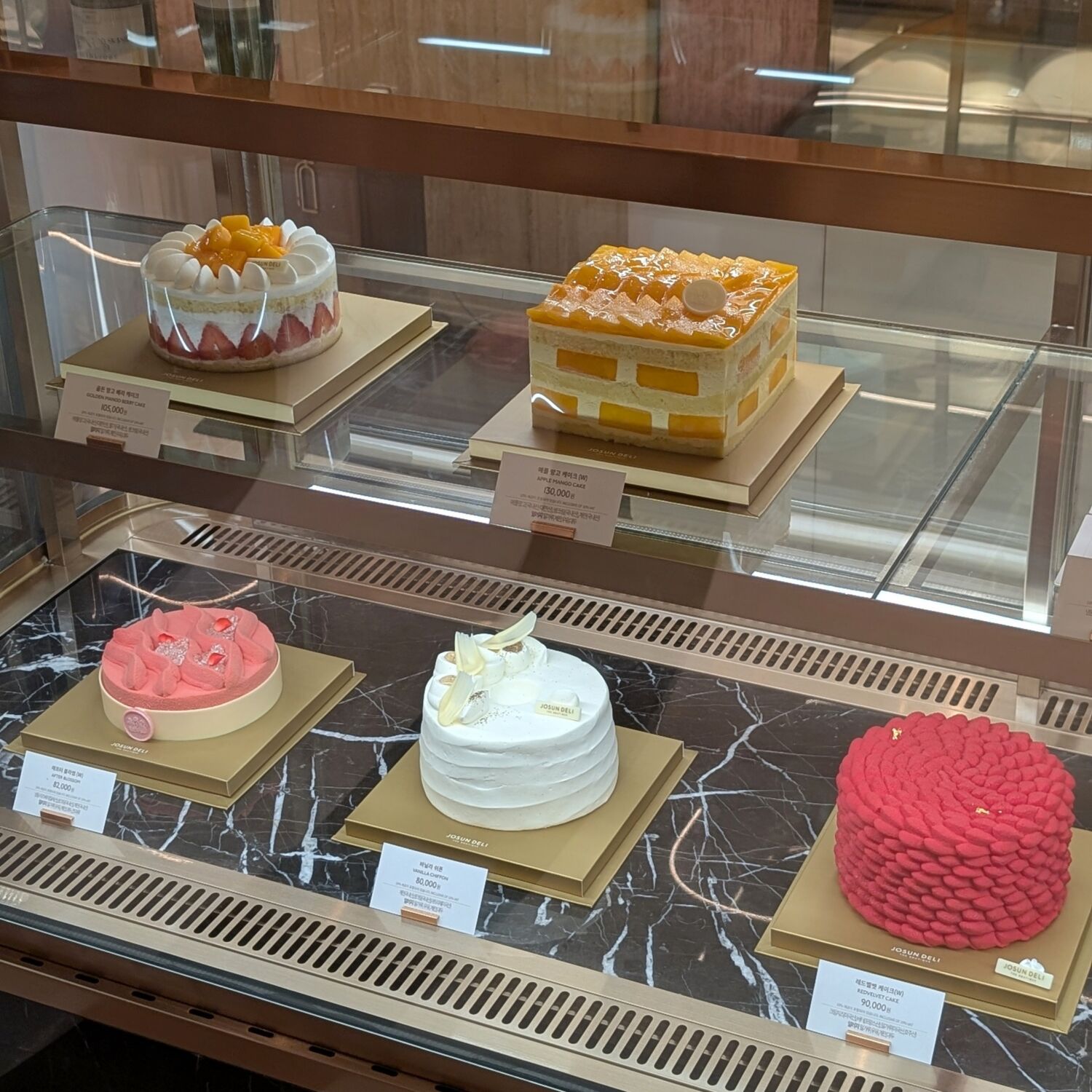 Josun Palace A Luxury Collection Hotel Seoul Gangnam Josun Deli The Boutique Cake Display