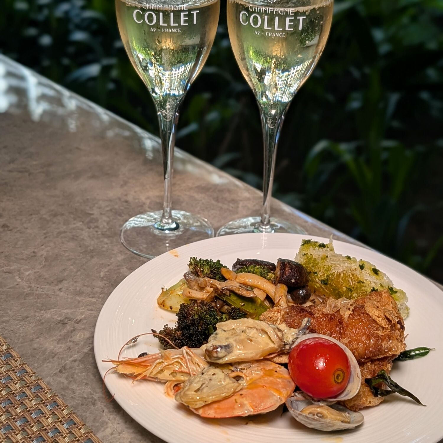 Sofitel Singapore City Centre Club Millesime Cocktail Hour Assorted Dishes with Champagne